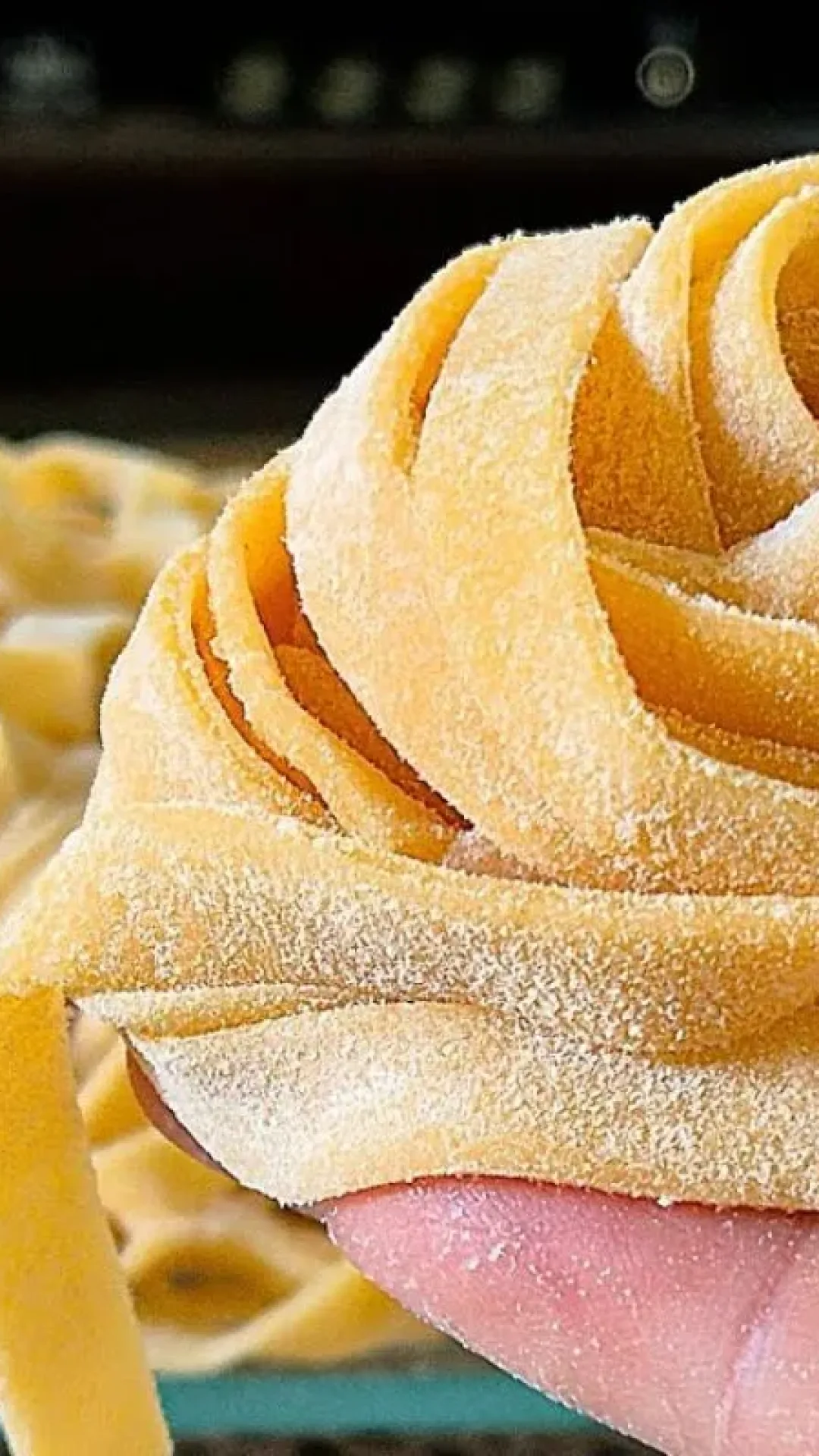 Massa fresca sem cilindro: seu macarrão caseiro  vai ficar igual de restaurante chique