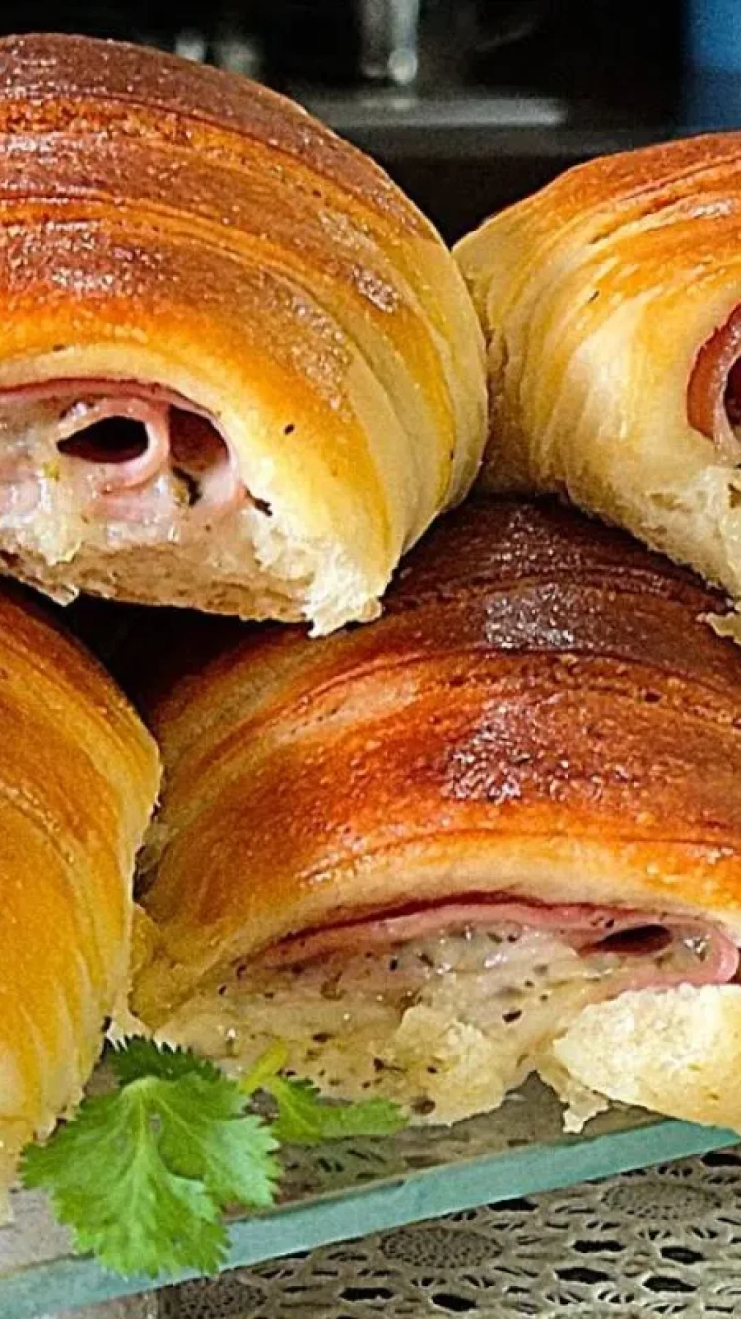 Massa para salgado assado fácil e deliciosa que serve para vários recheios