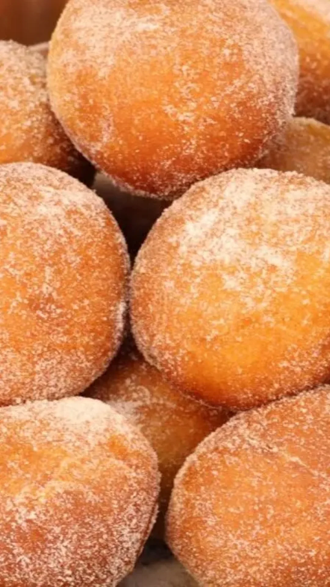 Mini sonho recheado fofinho e irresistível: fica uma delícia e rende bastante