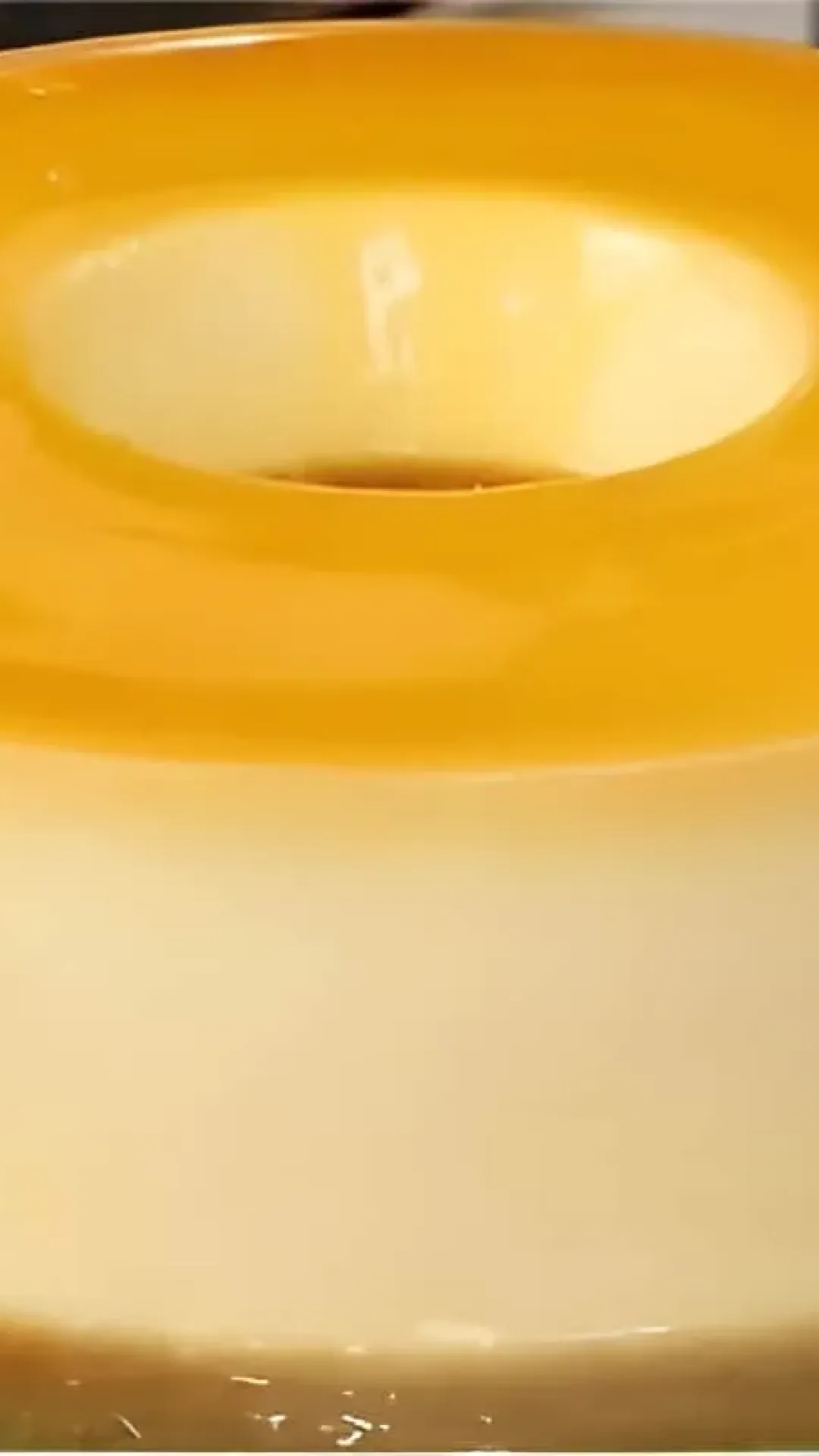 Misture esses 2 ingredientes e faça um delicioso pudim rápido e fácil