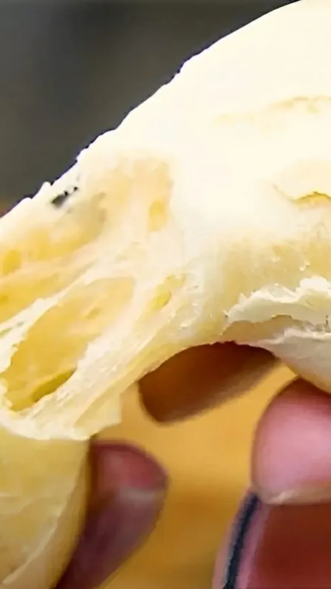 Misturei 2 ingredientes e fiz um pão de queijo sem ovos que ficou incrível