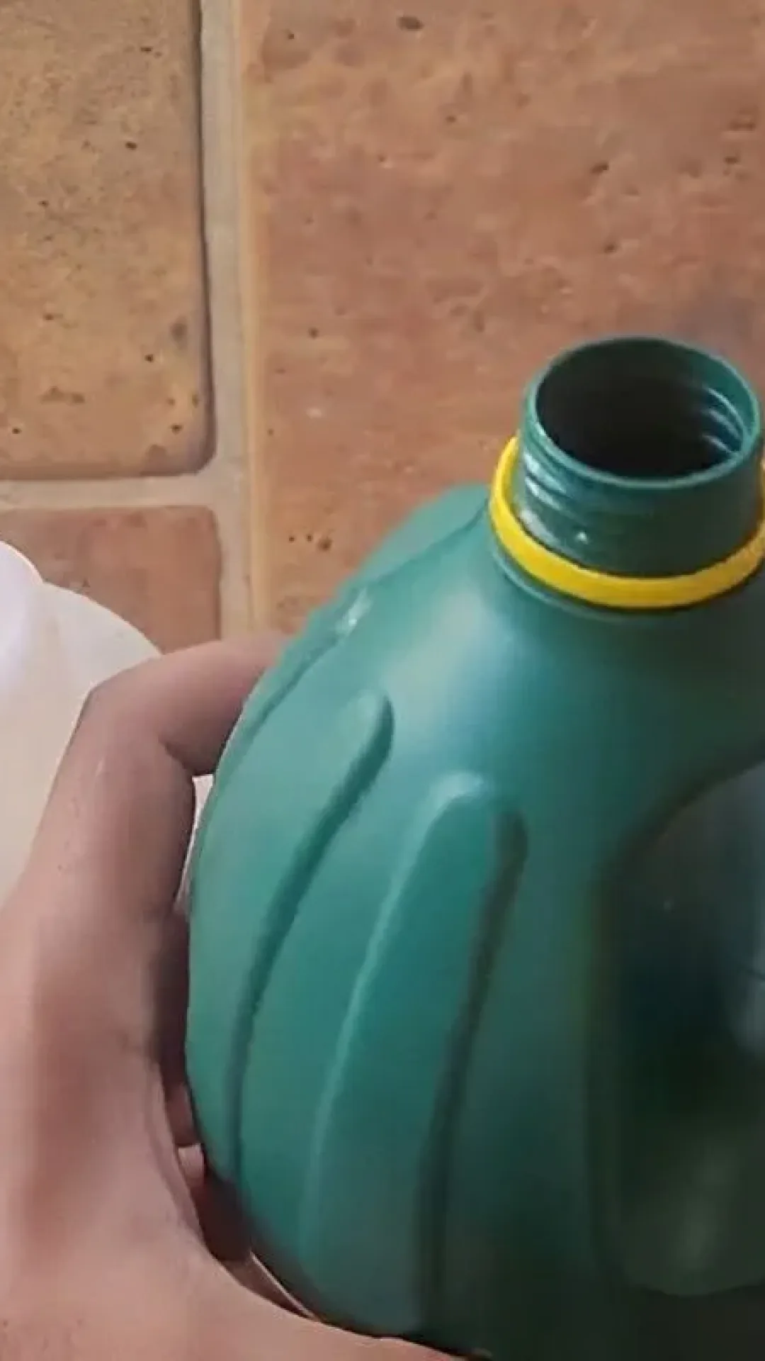 Misturei açúcar com esse produto e fiz um removedor de mofo e bolor para as roupas