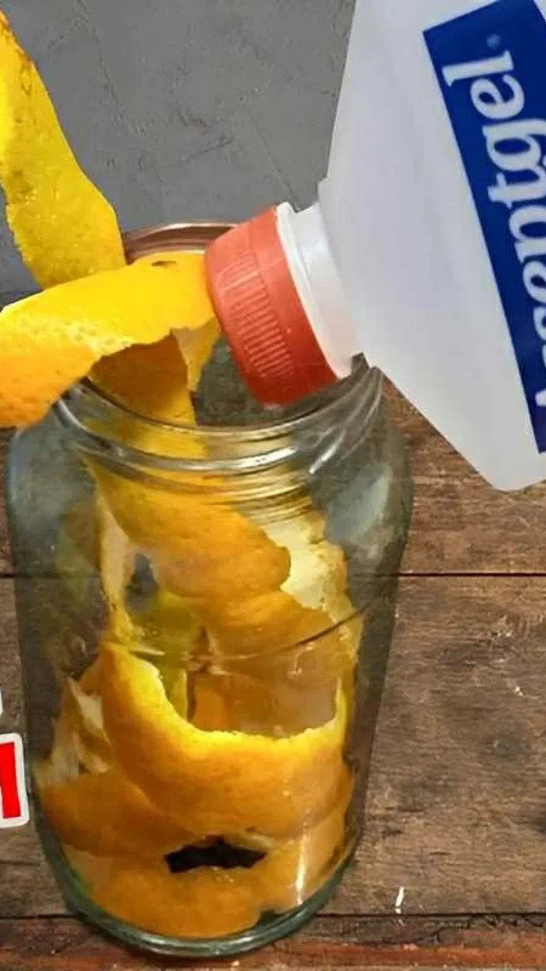Misturei álcool com casca de laranja e fiz um limpador multiuso super cheiroso e eficiente