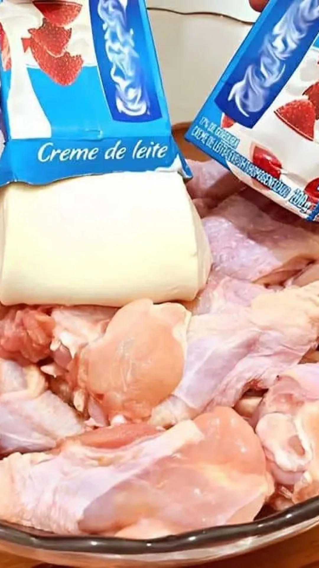 Misturei o frango no creme de leite e fiz uma receita de frango incrível