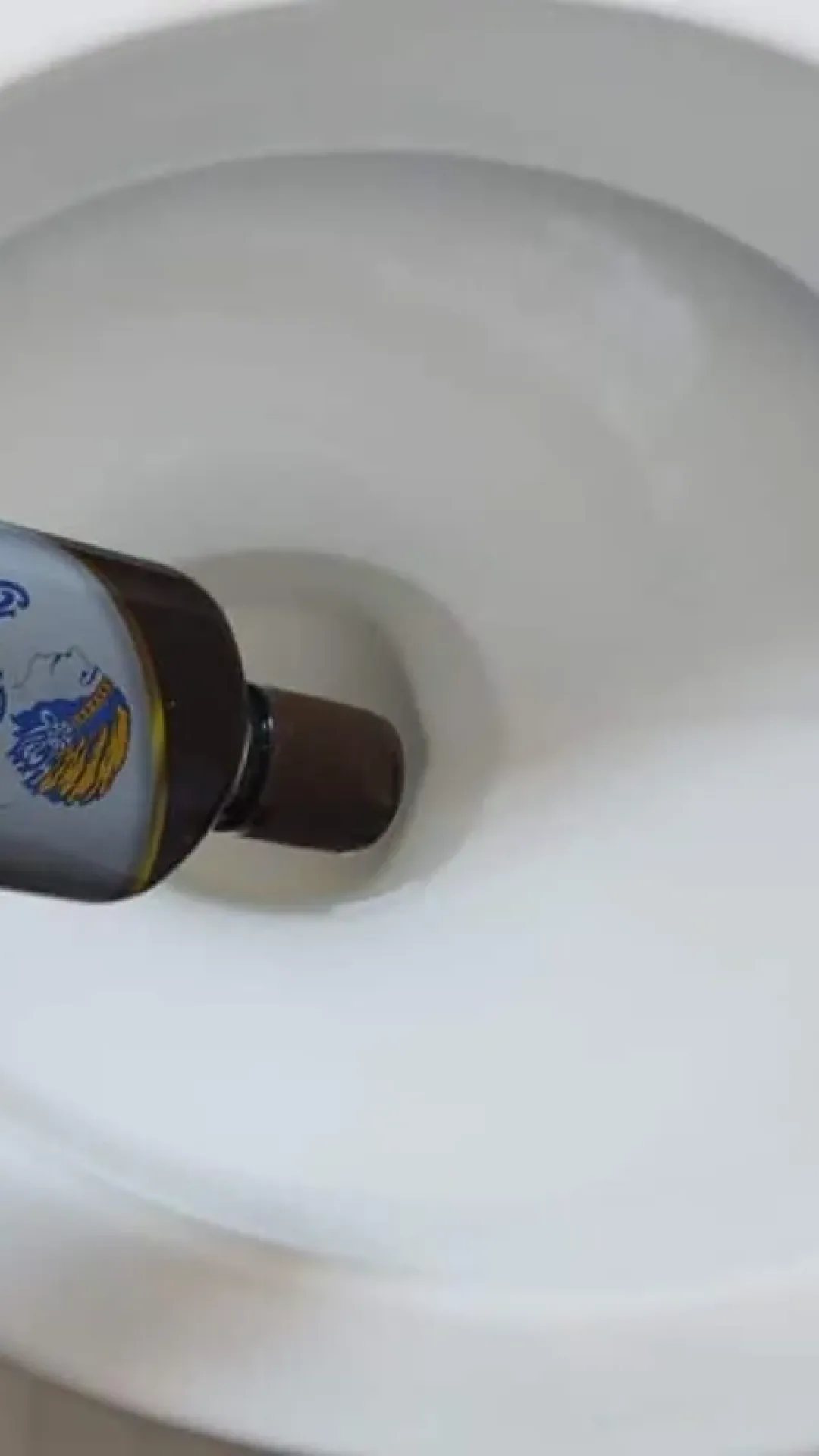Misturinha caseira para limpar banheiro: remove toda sujeira e deixa o seu banheiro brilhando