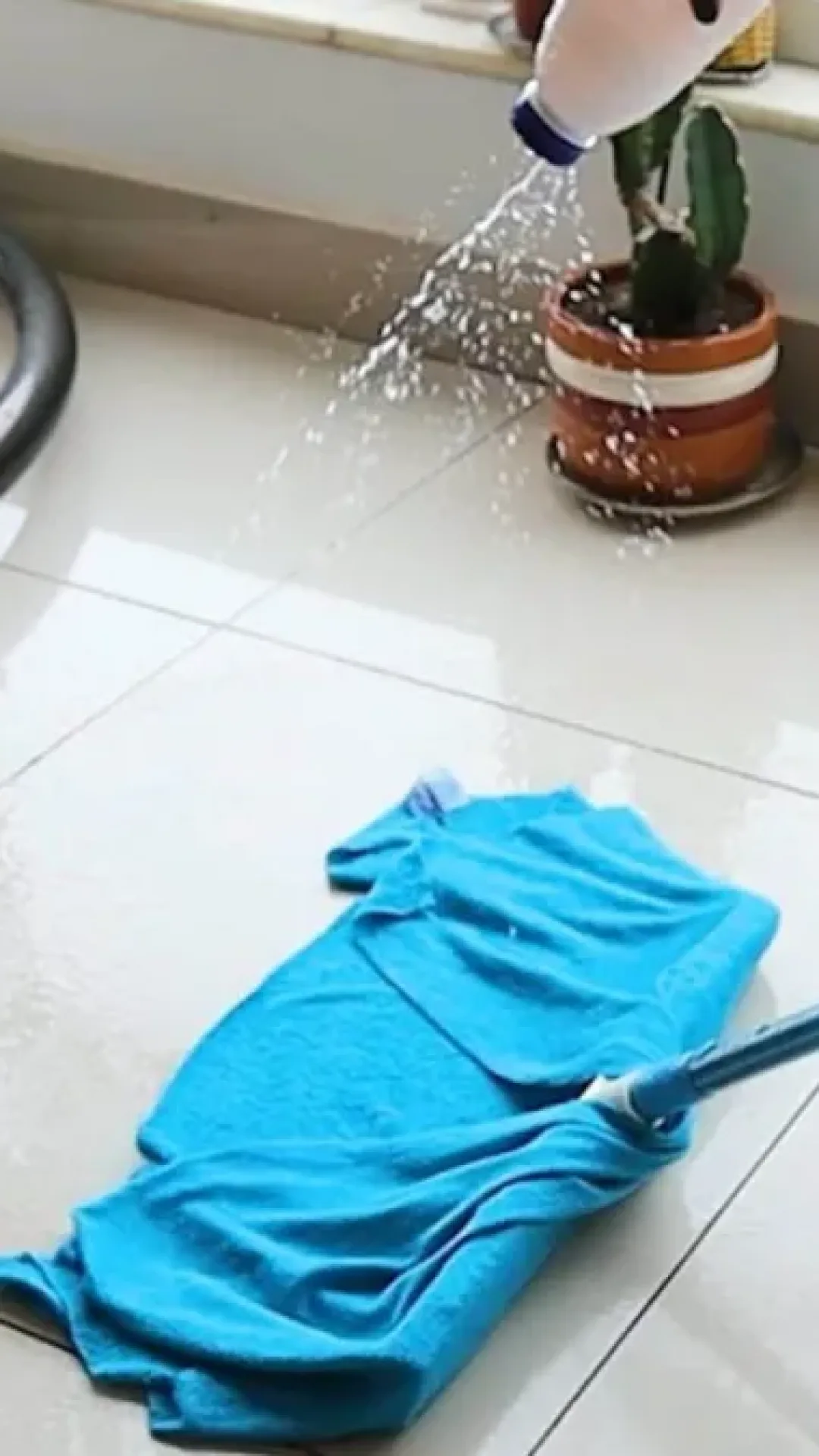 Misturinha limpa piso que faz milagres com chão sujo e encardido