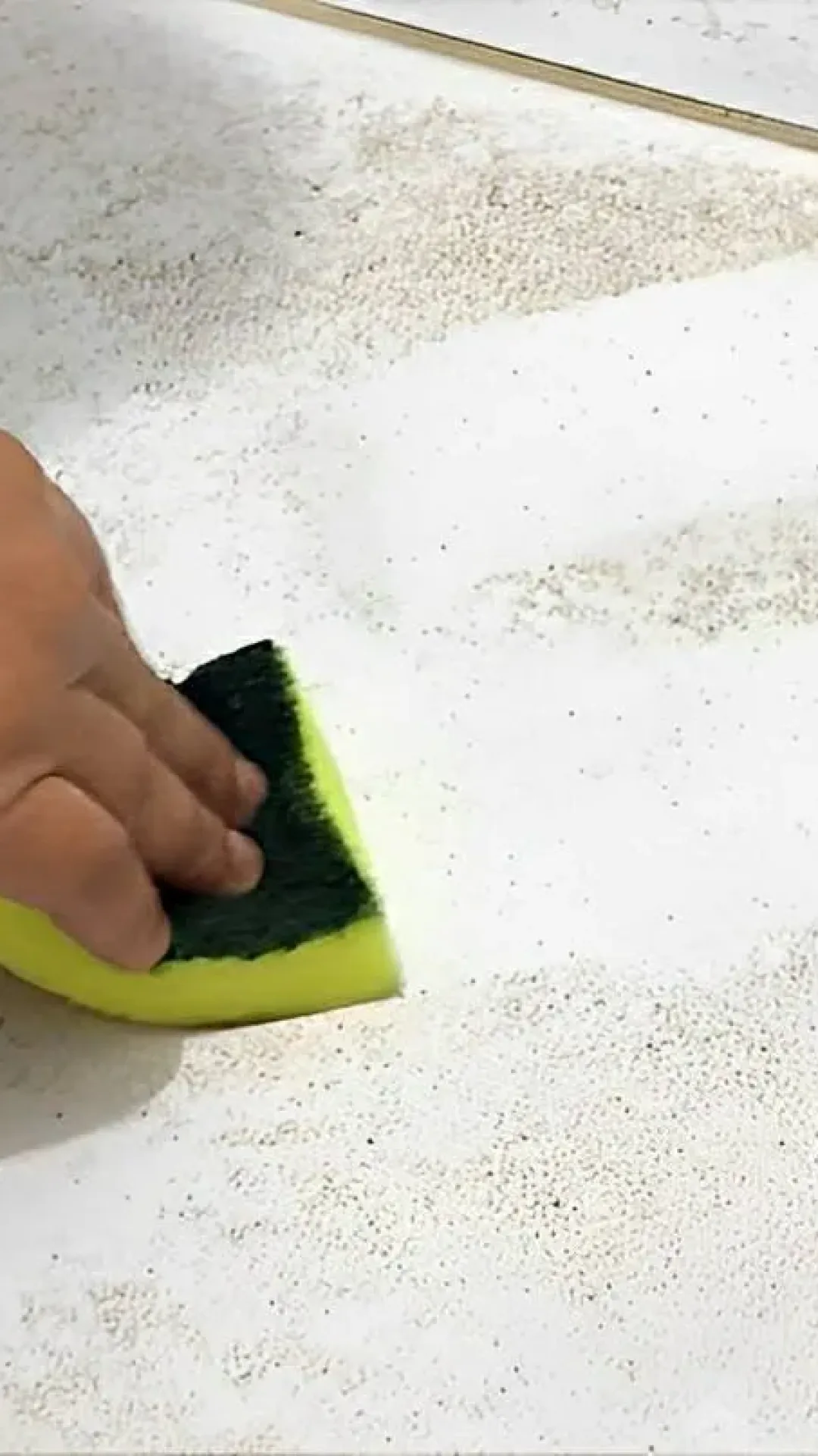 Misturinha mágica para desencardir pisos com 2 ingredientes é simples e funciona