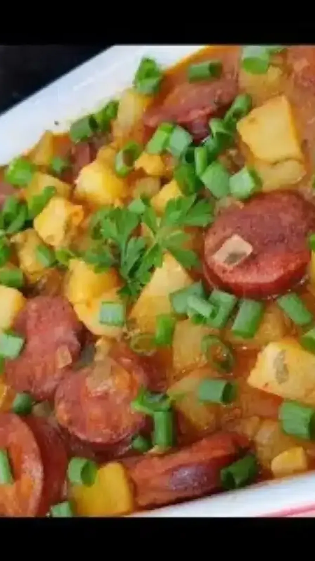 Molho de calabresa com batata bem cozida e suculenta, para você servir com arroz branco