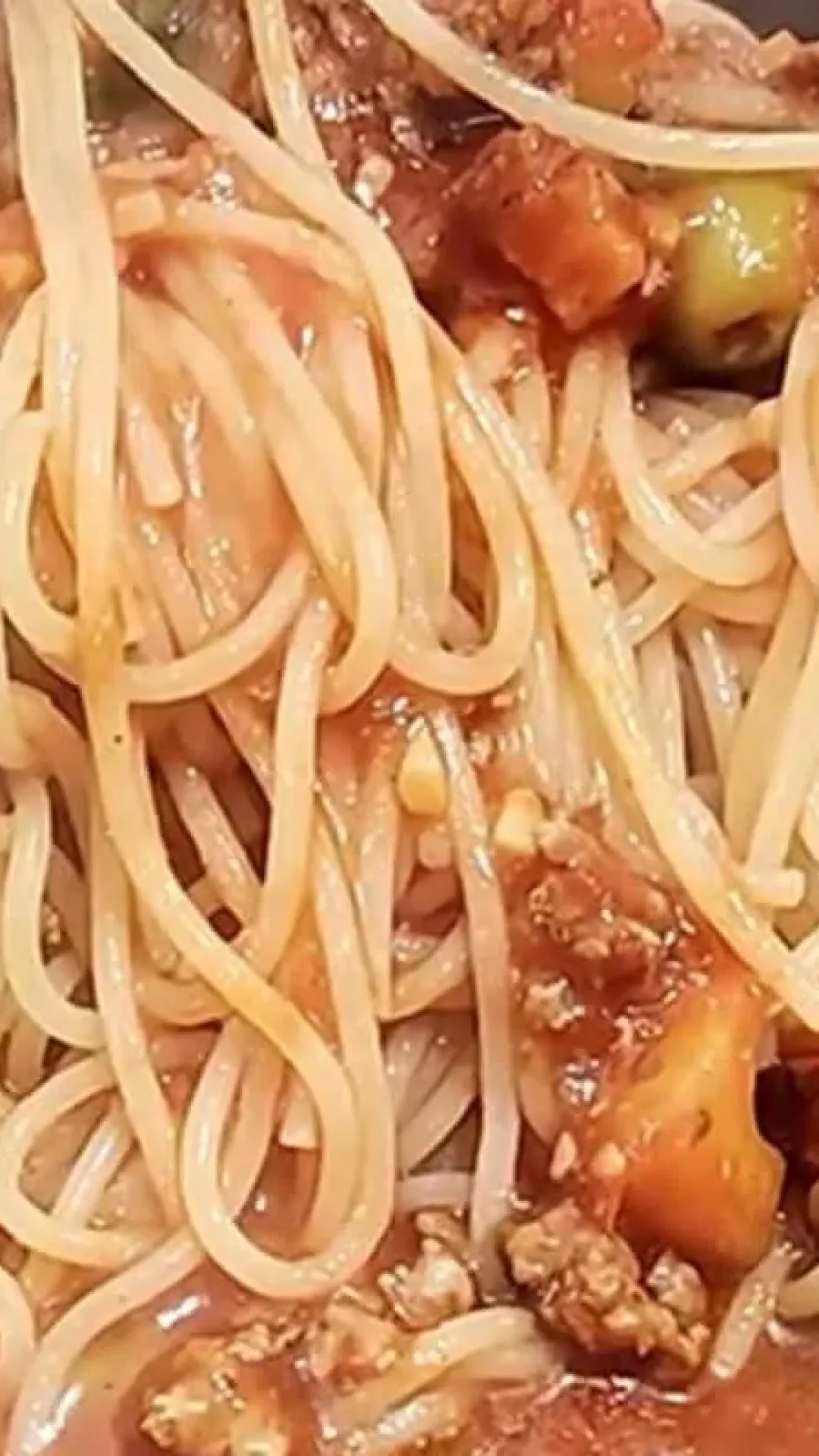 Molho de macarronada encorpado e bem temperado, fácil de fazer e com sabor caseiro