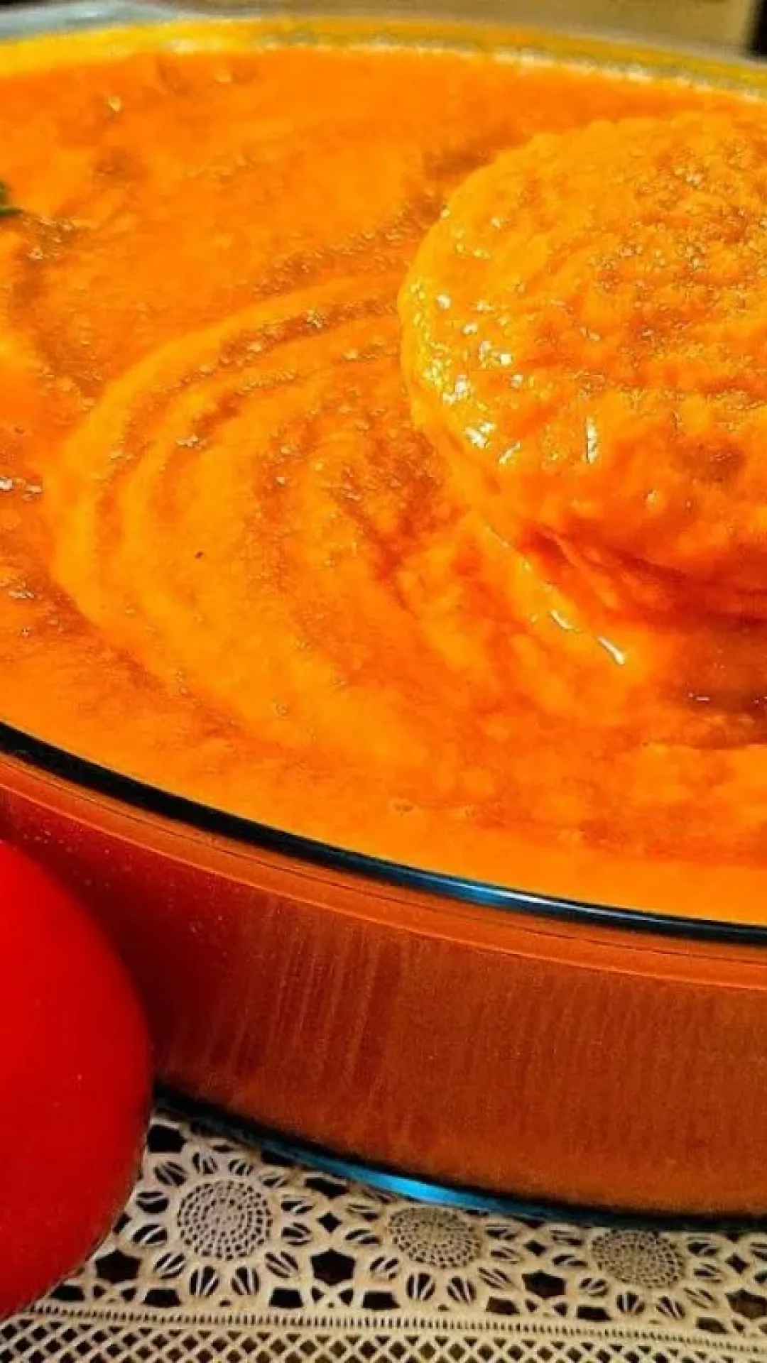 Molho de tomate caseiro encorpado e saboroso, para usar nas suas massas preferidas e arrasar