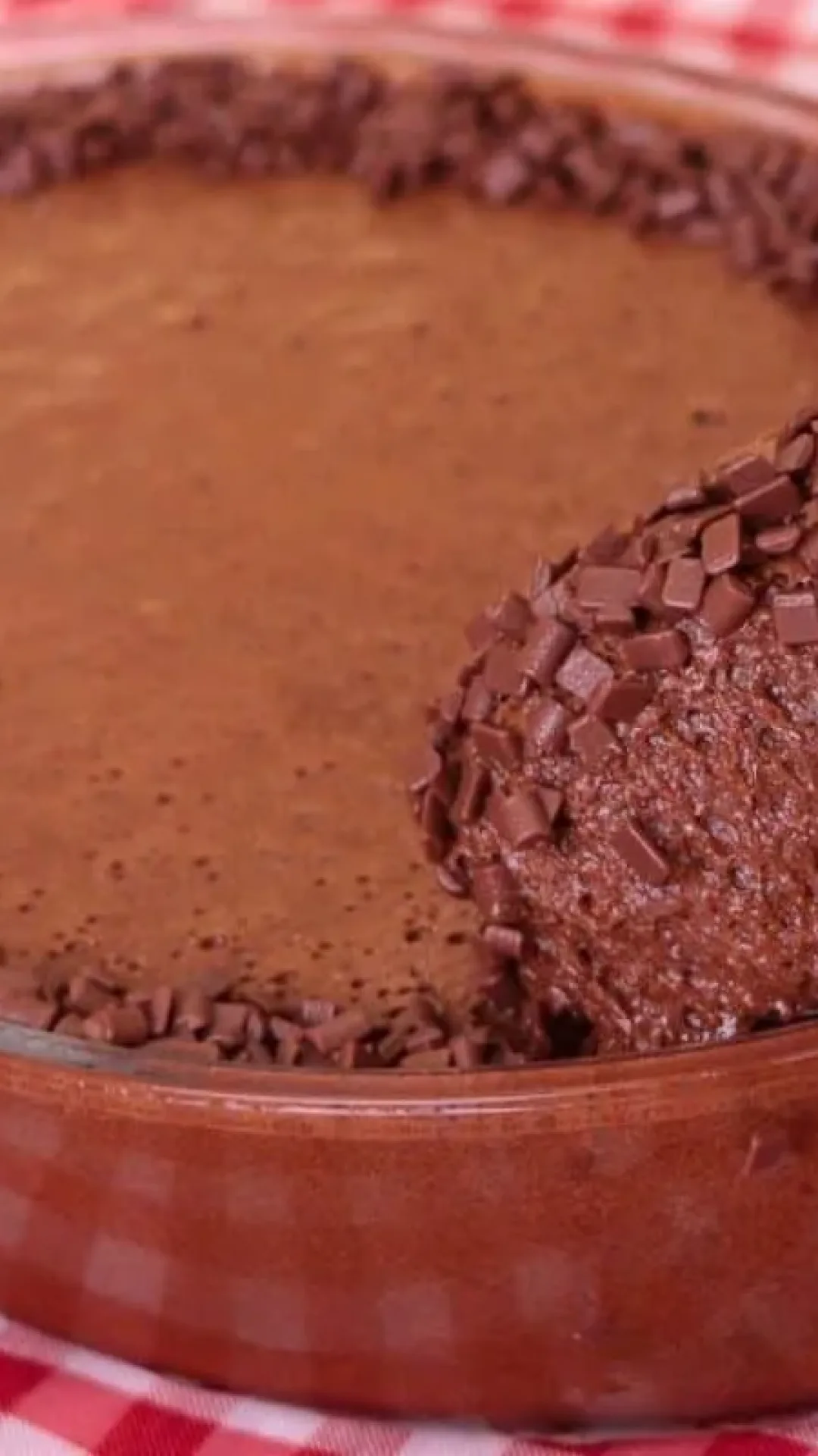 Mousse de chocolate tradicional incrivelmente cremosa e aerada, uma sobremesa irresistível