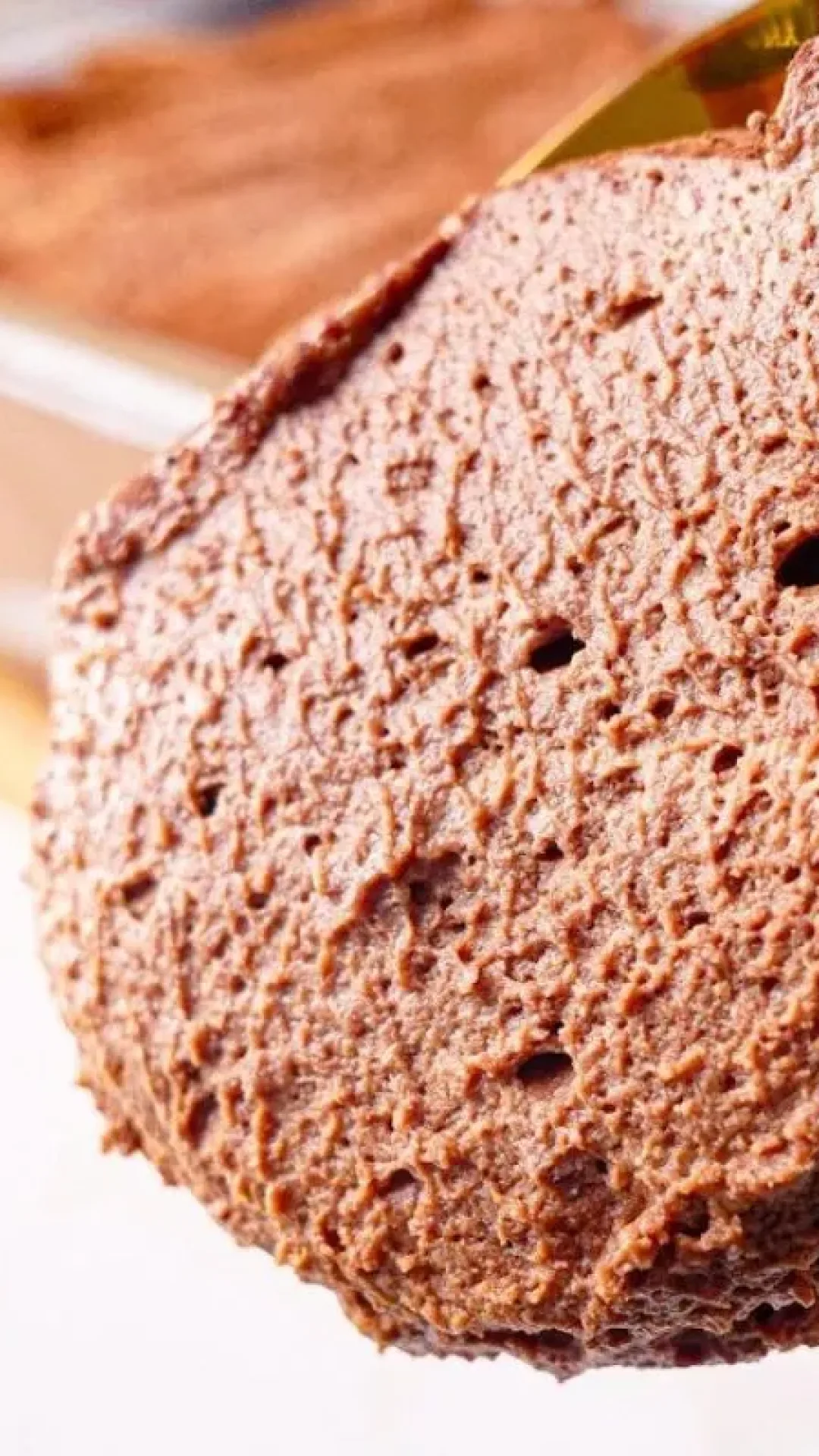 Mousse de chocolate, uma sobremesa rápida e deliciosa, feita com apenas dois ingredientes