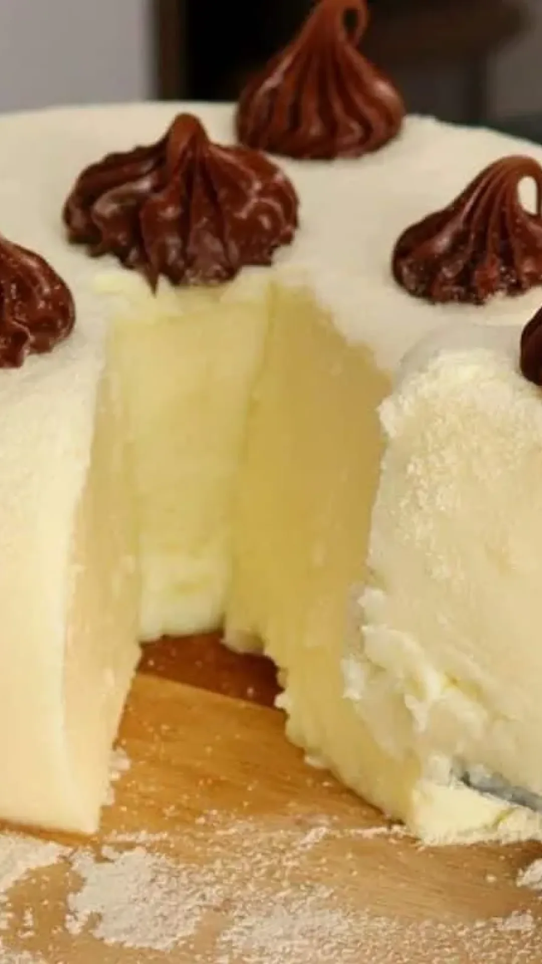 Mousse de leite ninho de corte com textura firme e sabor delicado feito com muita facilidade