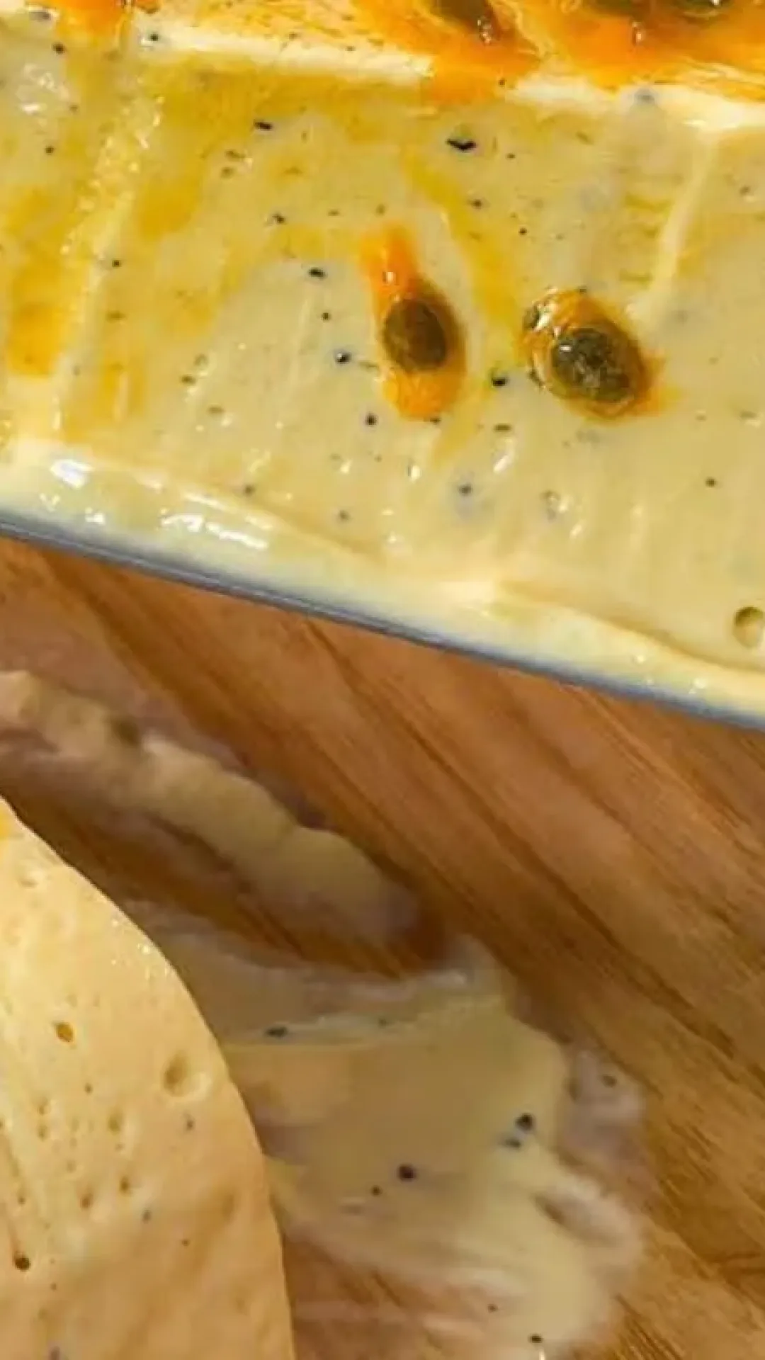 Mousse de maracujá de corte: uma sobremesa surpreendente feita sem usar gelatina para servir em pedaços