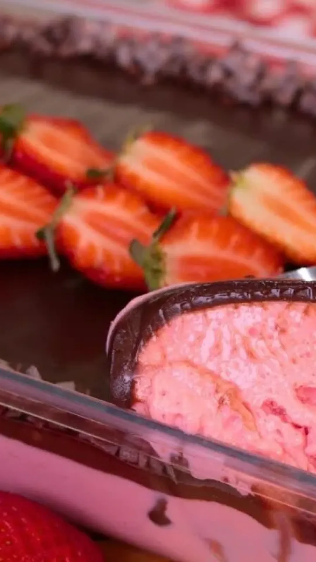 Mousse sensação na travessa sem gelatina, super cremosa e pronta com apenas 4 ingredientes