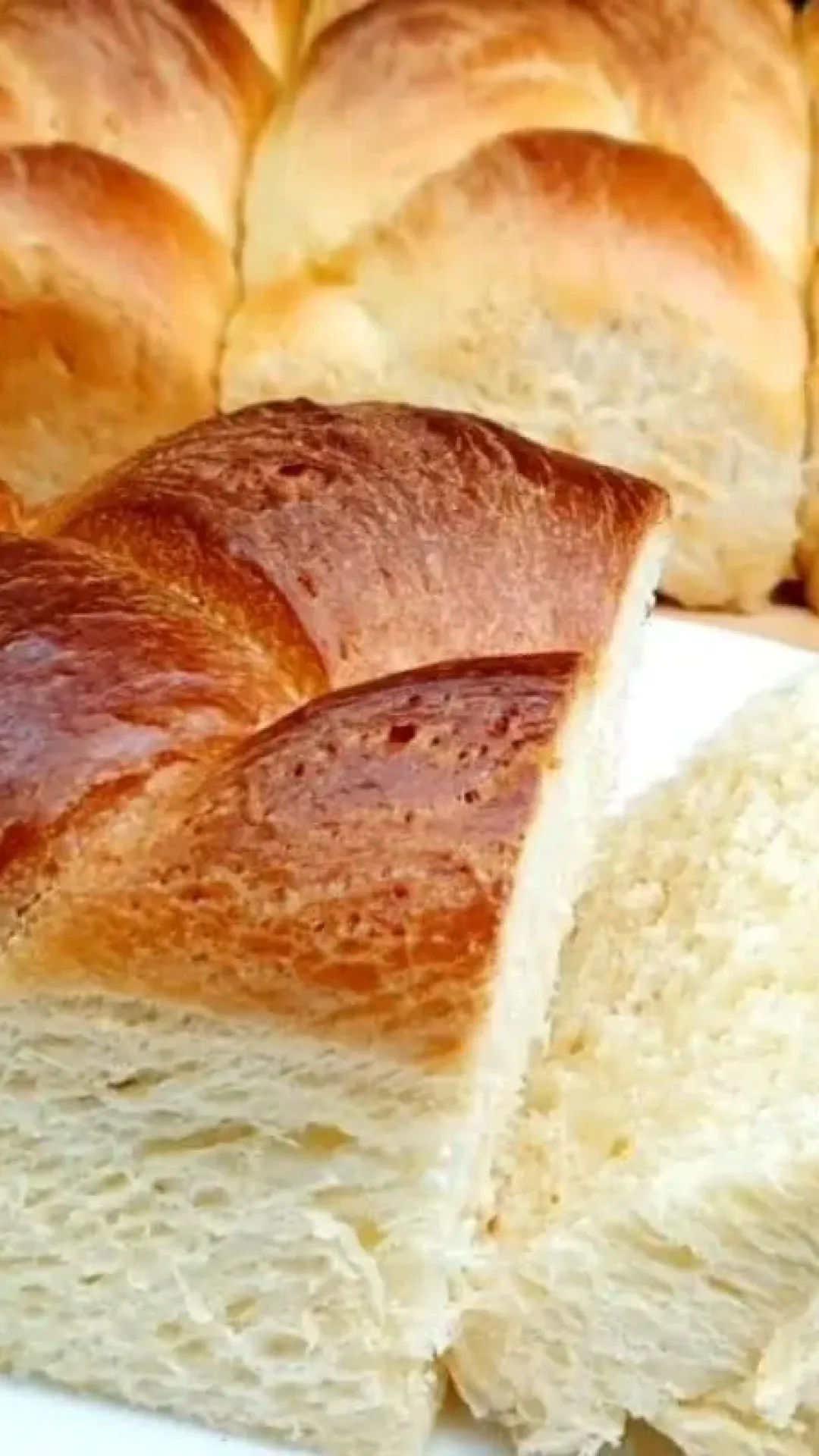 Muito fofinho e macio esse pão brioche é ótimo para o café ou lanche da tarde