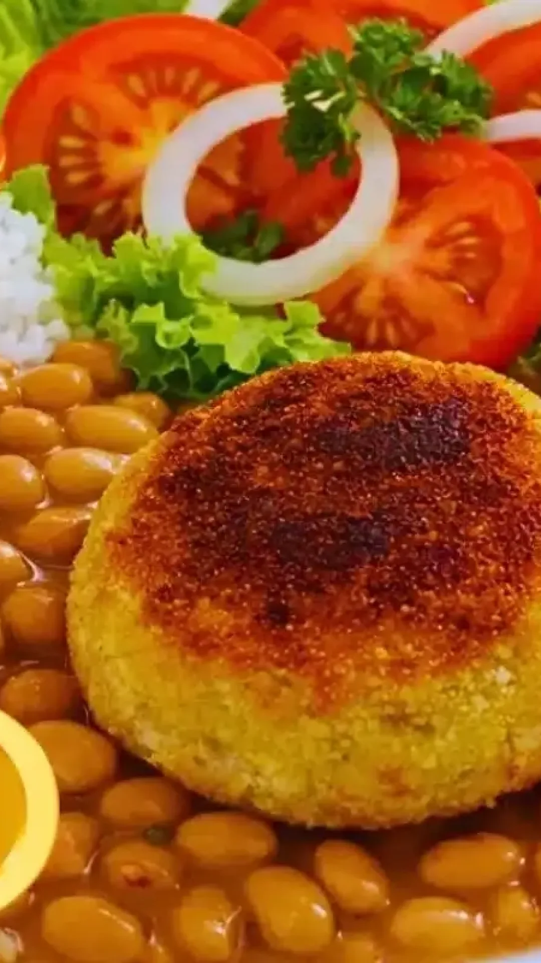Nuggets de frango caseiro bem temperado, saudável e com uma casquinha crocante, que a criançada ama