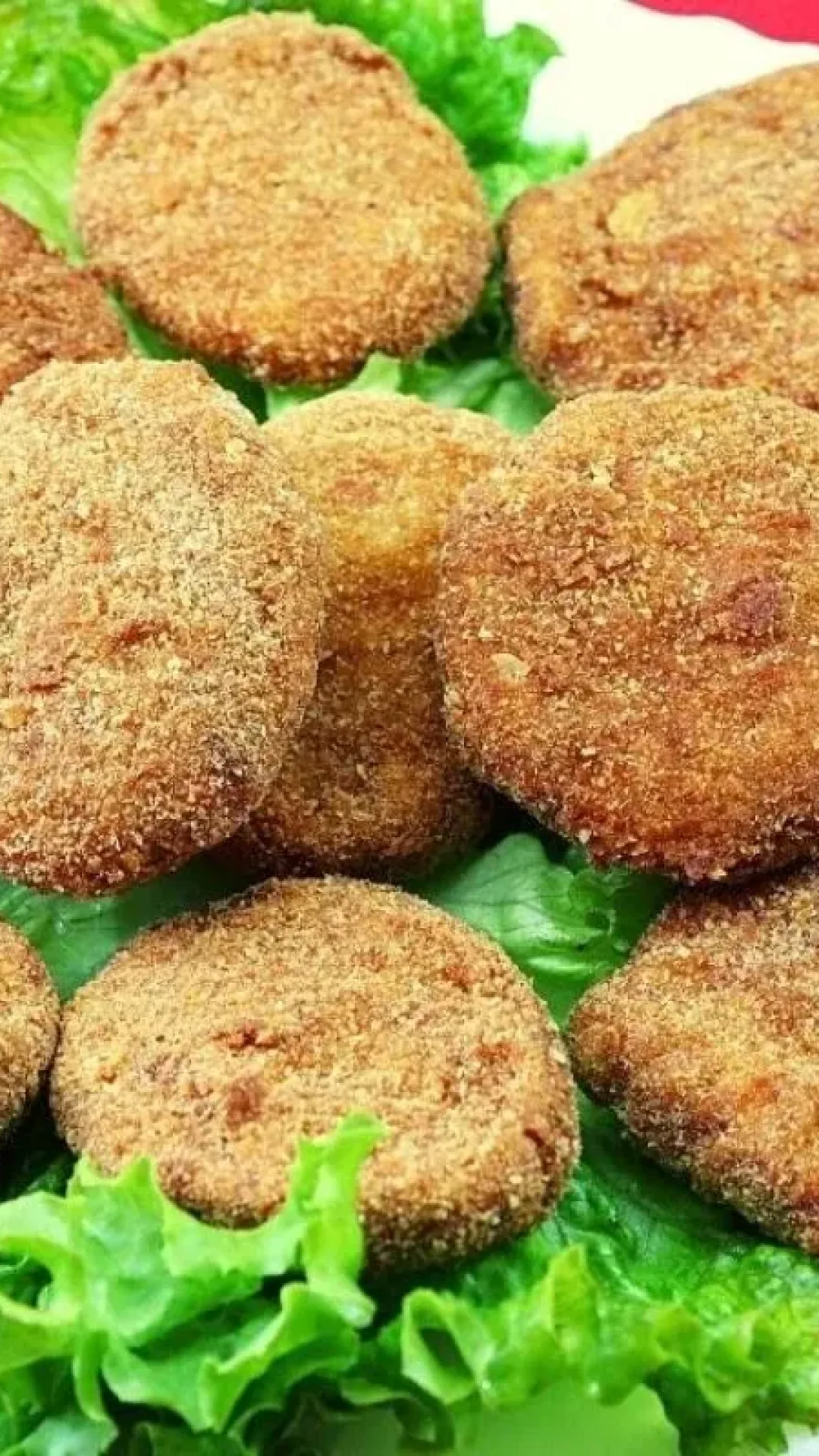 Nuggets de frango caseiros deliciosos, crocantes por fora e muito suculentos por dentro