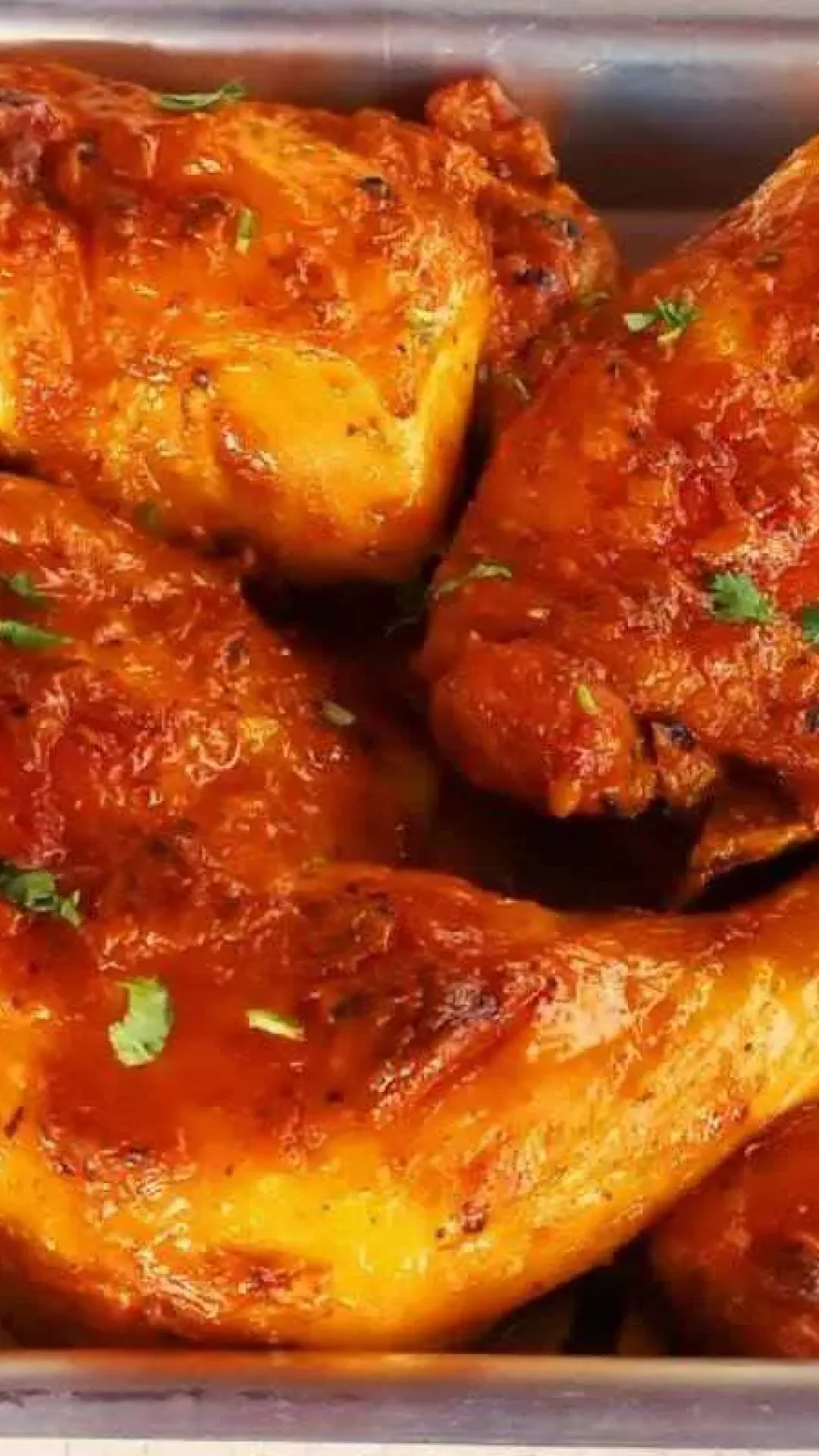 Nunca mais você vai comer frango seco com essa receita de frango assado na maionese
