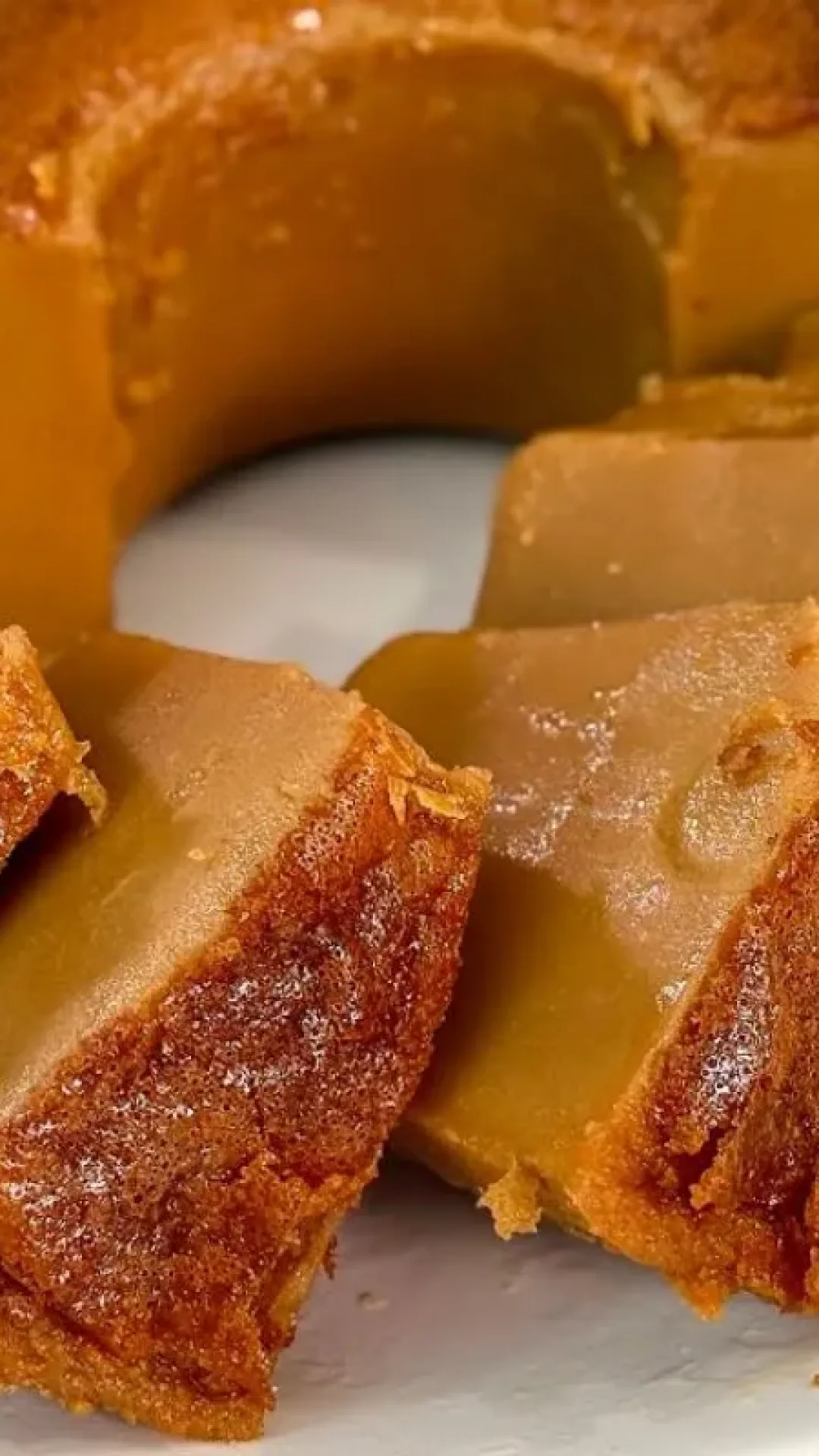 O melhor bolo cremoso de liquidificador feito de um jeito prático e sem erros para o seu café