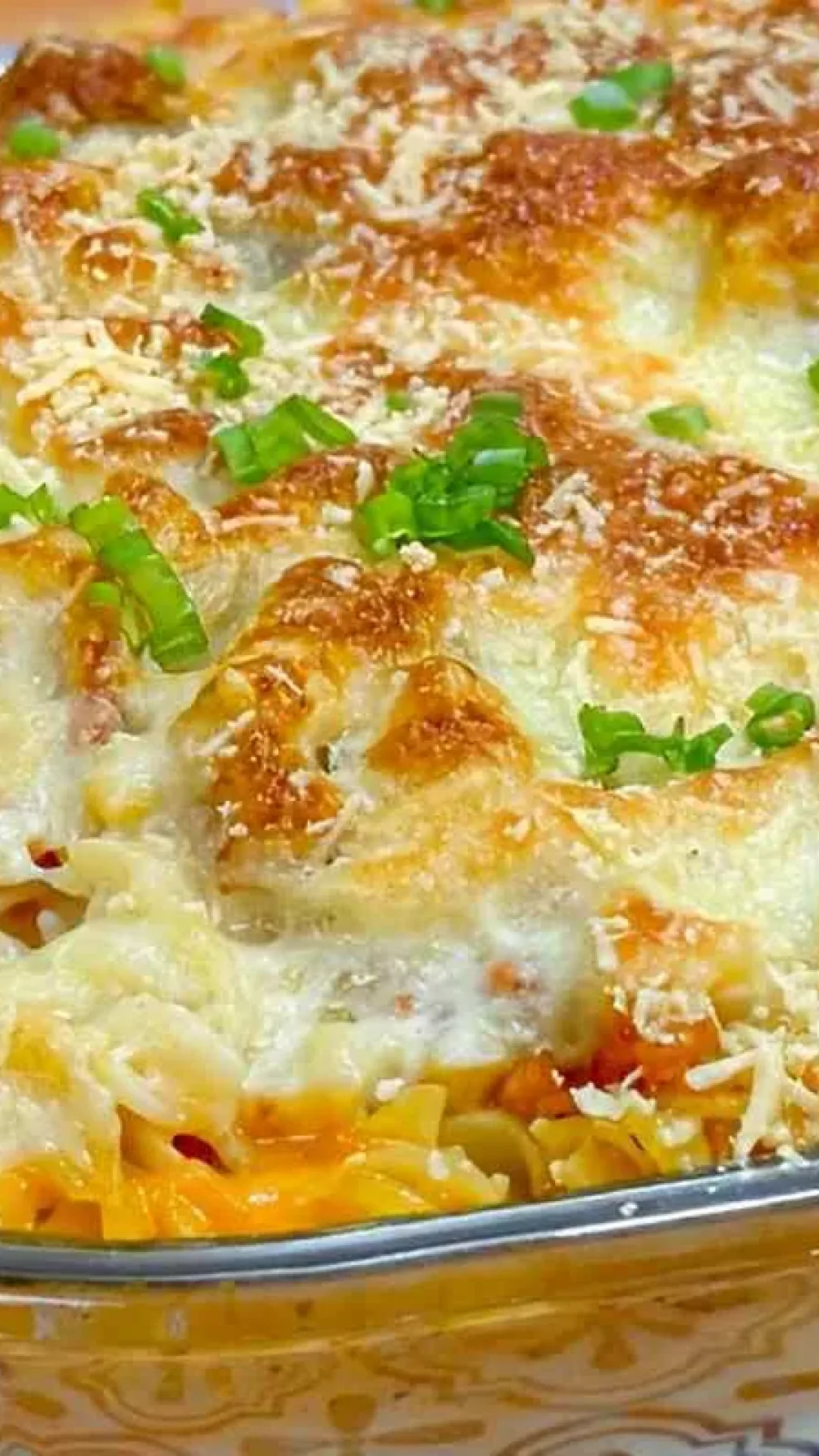 O seu domingo em família vai ficar muito mais gostoso com esse macarrão cremoso de forno