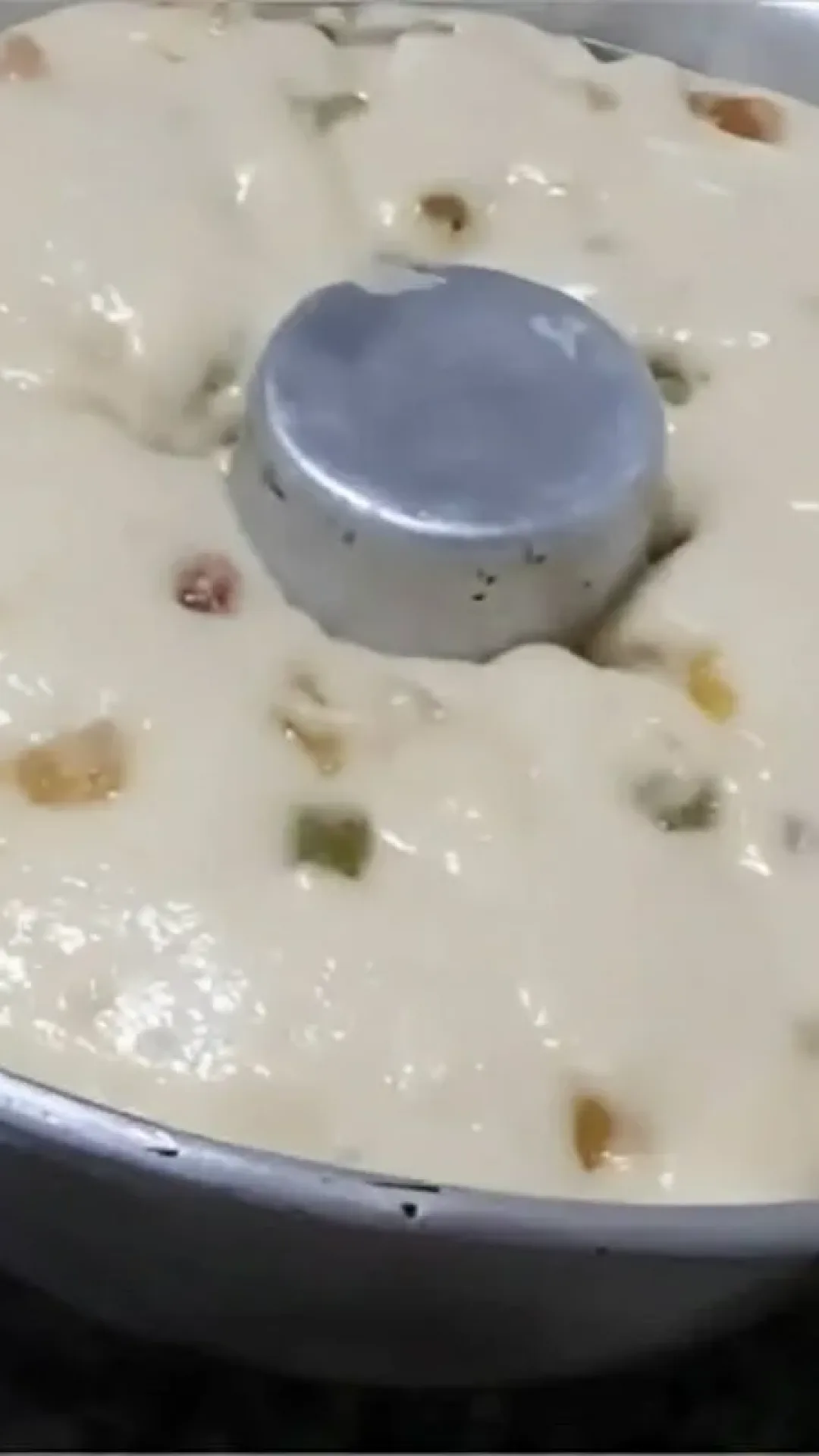 Panetone de liquidificador feito na forma de pudim muito fácil e sua família vai adorar