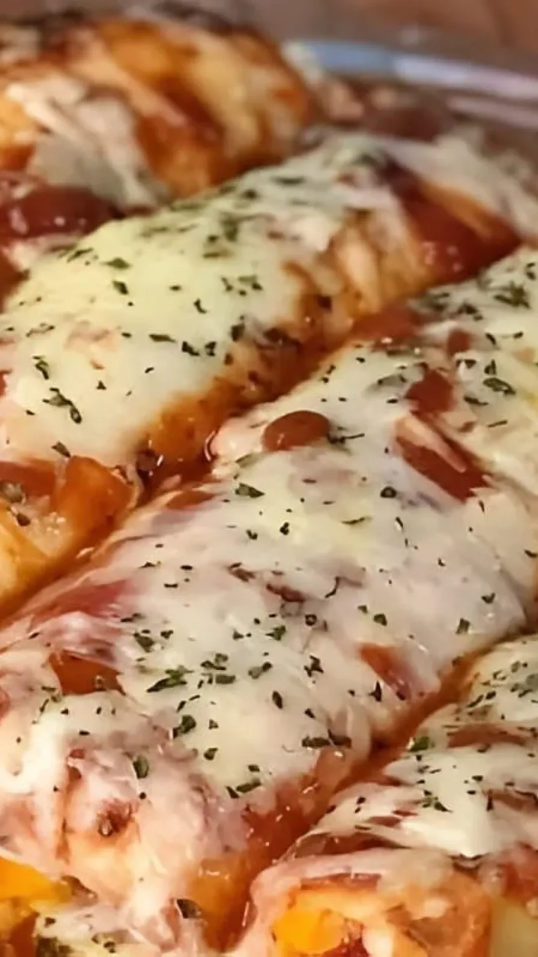 Panqueca de carne moída com molho de tomate e massa fofinha receita italiana