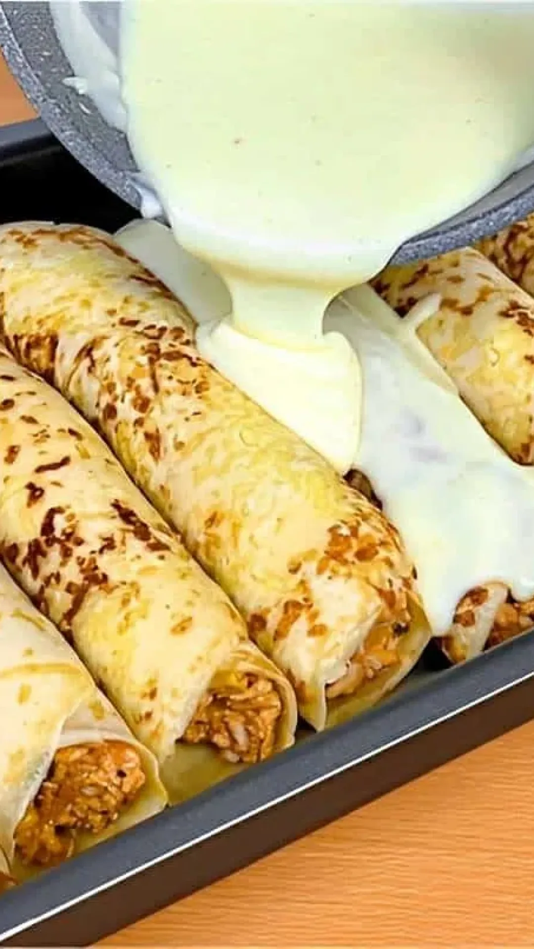 Panqueca de frango com molho branco fácil e prática de preparar fica uma delícia