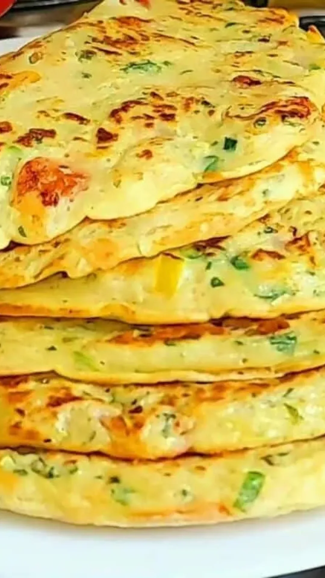 Panqueca de legumes: rale 1 abobrinha, 1 cenoura e 1 batata para fazer o melhor almoço rápido, fácil e nutritivo