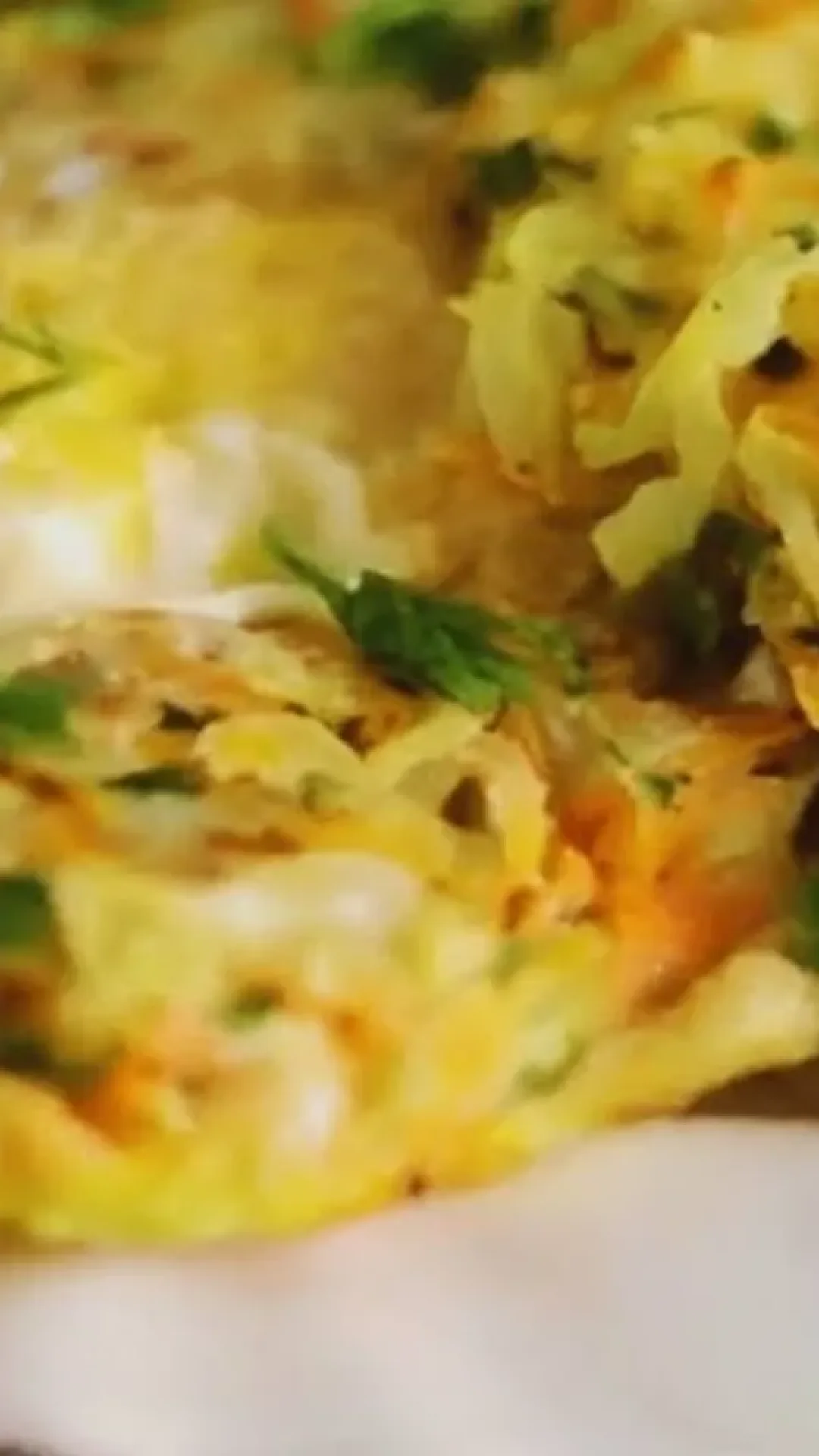 Panqueca de repolho tão boa que dá para substituir a carne do almoço
