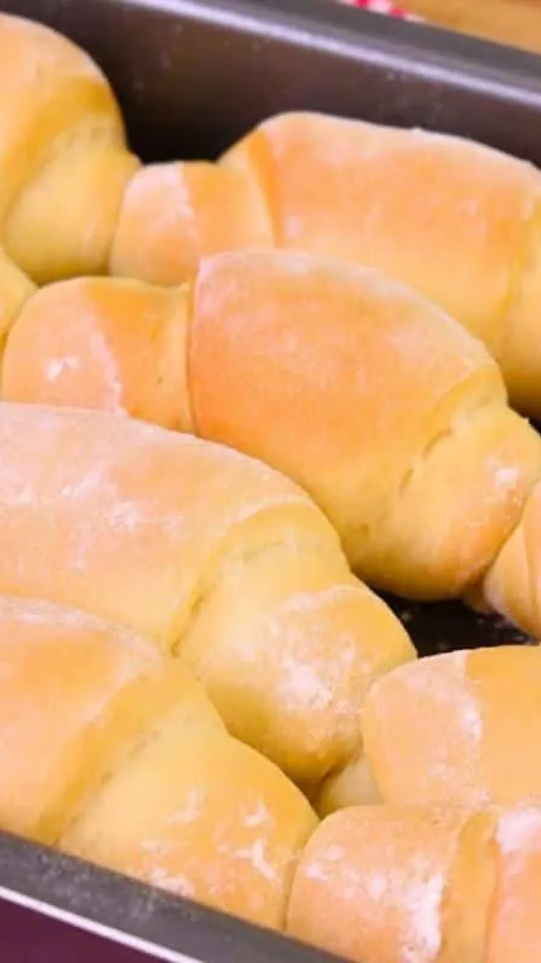 Pão caseirinho sovado delicioso para você servir no café da manhã da sua família