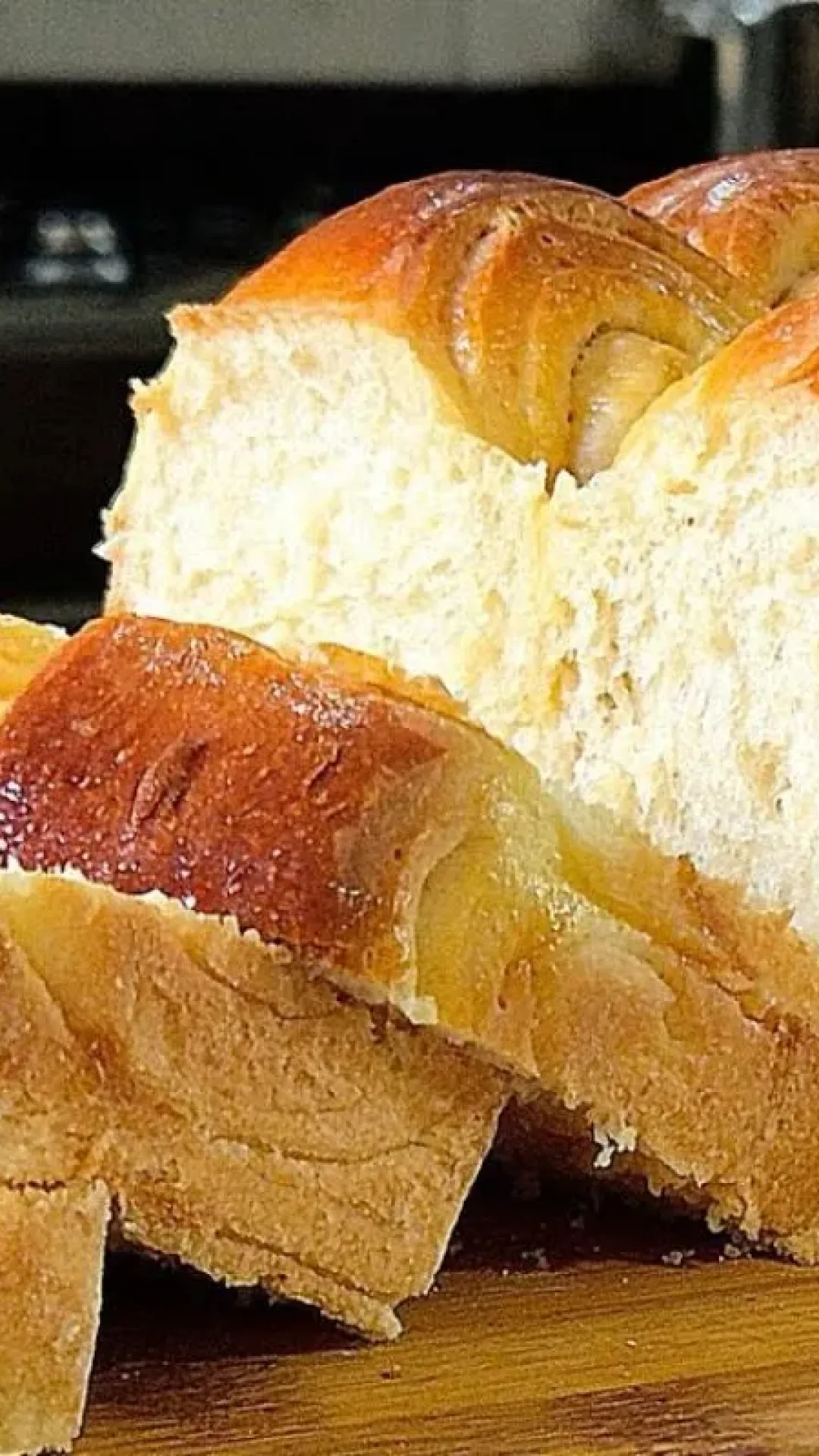 Pão caseiro amanteigado fofinho para o café da manhã ou lanche da tarde