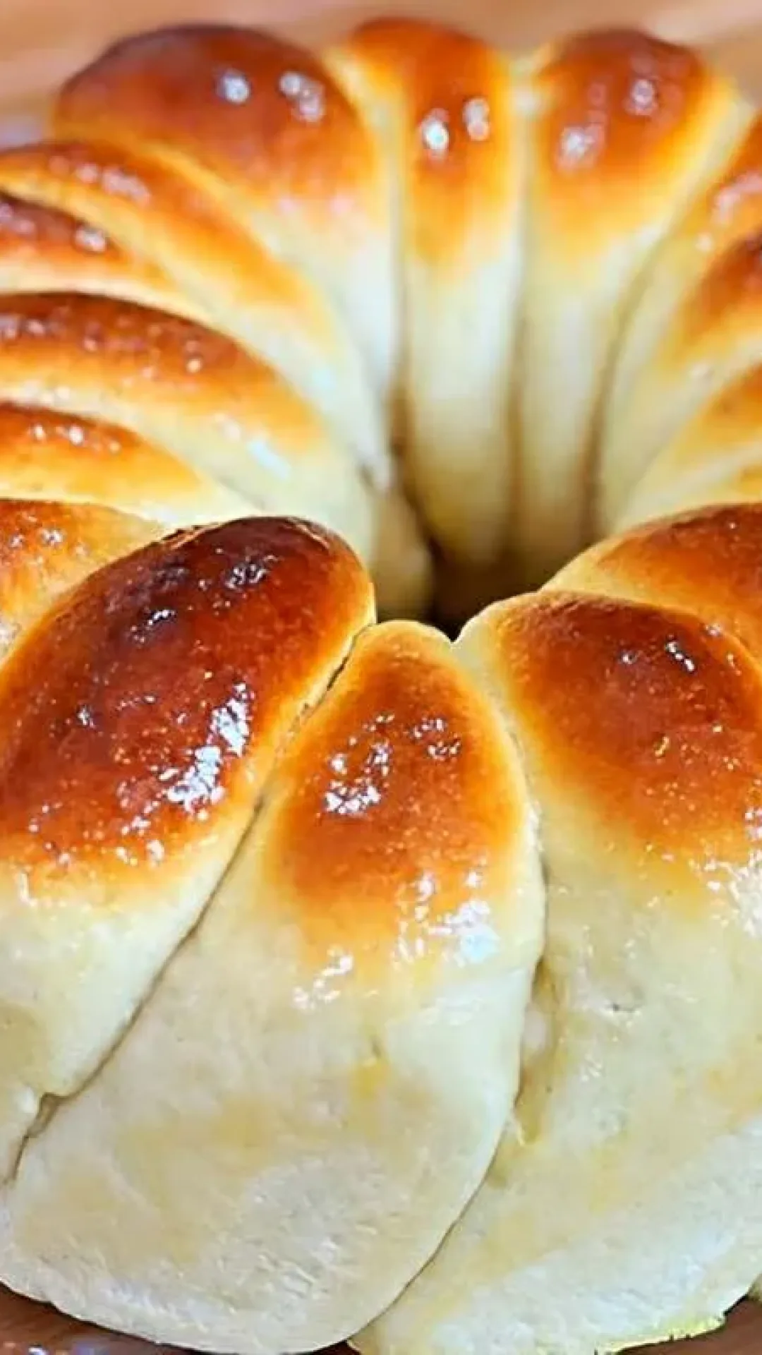 Pão caseiro com 1 ovo só e que não precisa sovar muito fofinho e perfeito para o lanche