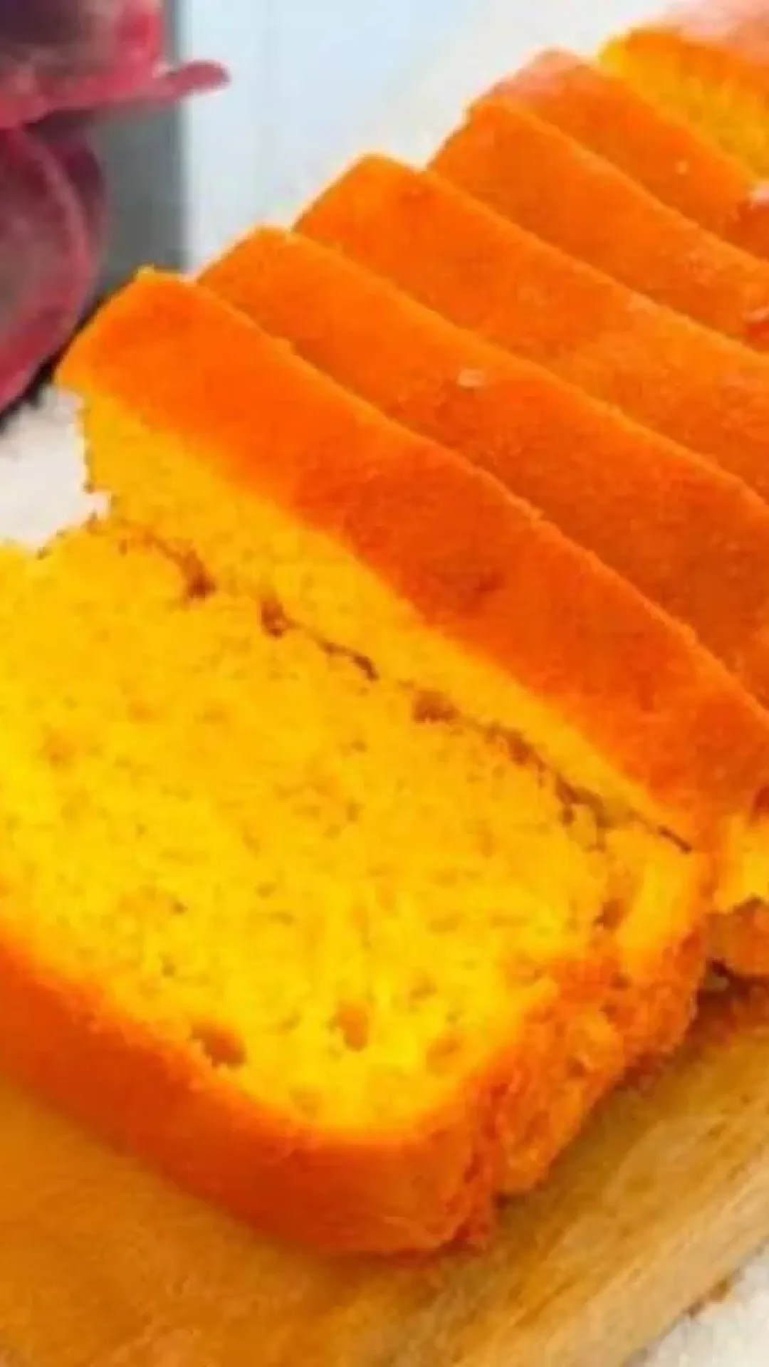 Pão caseiro de fubá fofinho e molhadinho para saborear com uma xícara de café