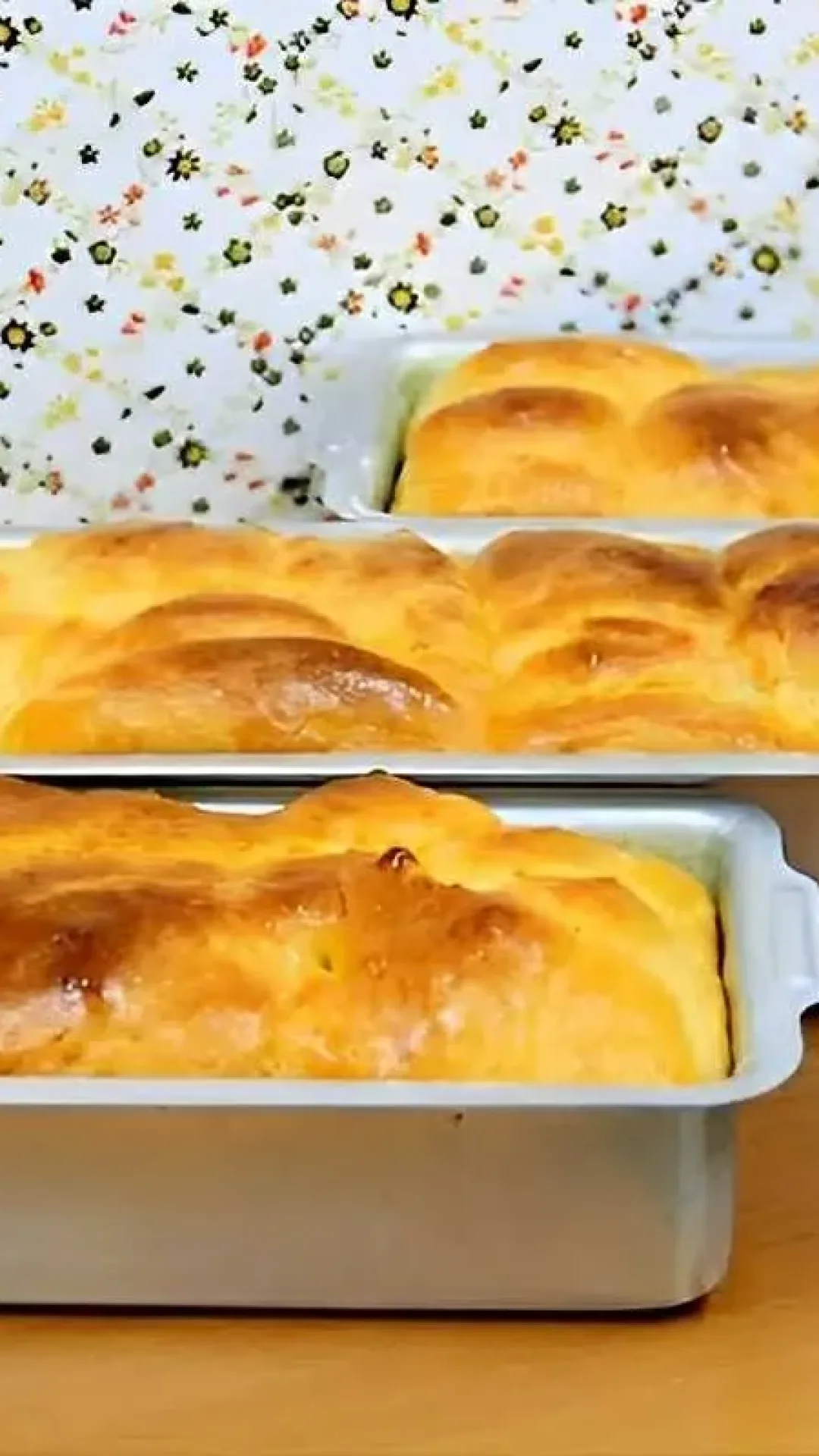 Pão caseiro de liquidificador que não precisa sovar é só bater a massa colocar na forma e assar