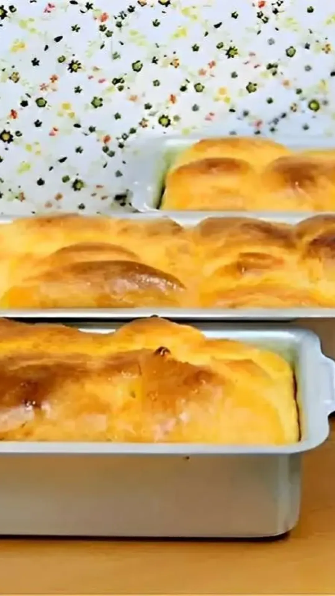 Pão caseiro de liquidificador sem sova muito fácil de fazer é só bater os ingredientes e levar pra assar