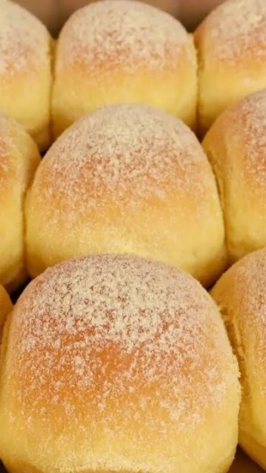 Pão caseiro de milho fofinho e macio que parece de padaria para seu lanche da tarde