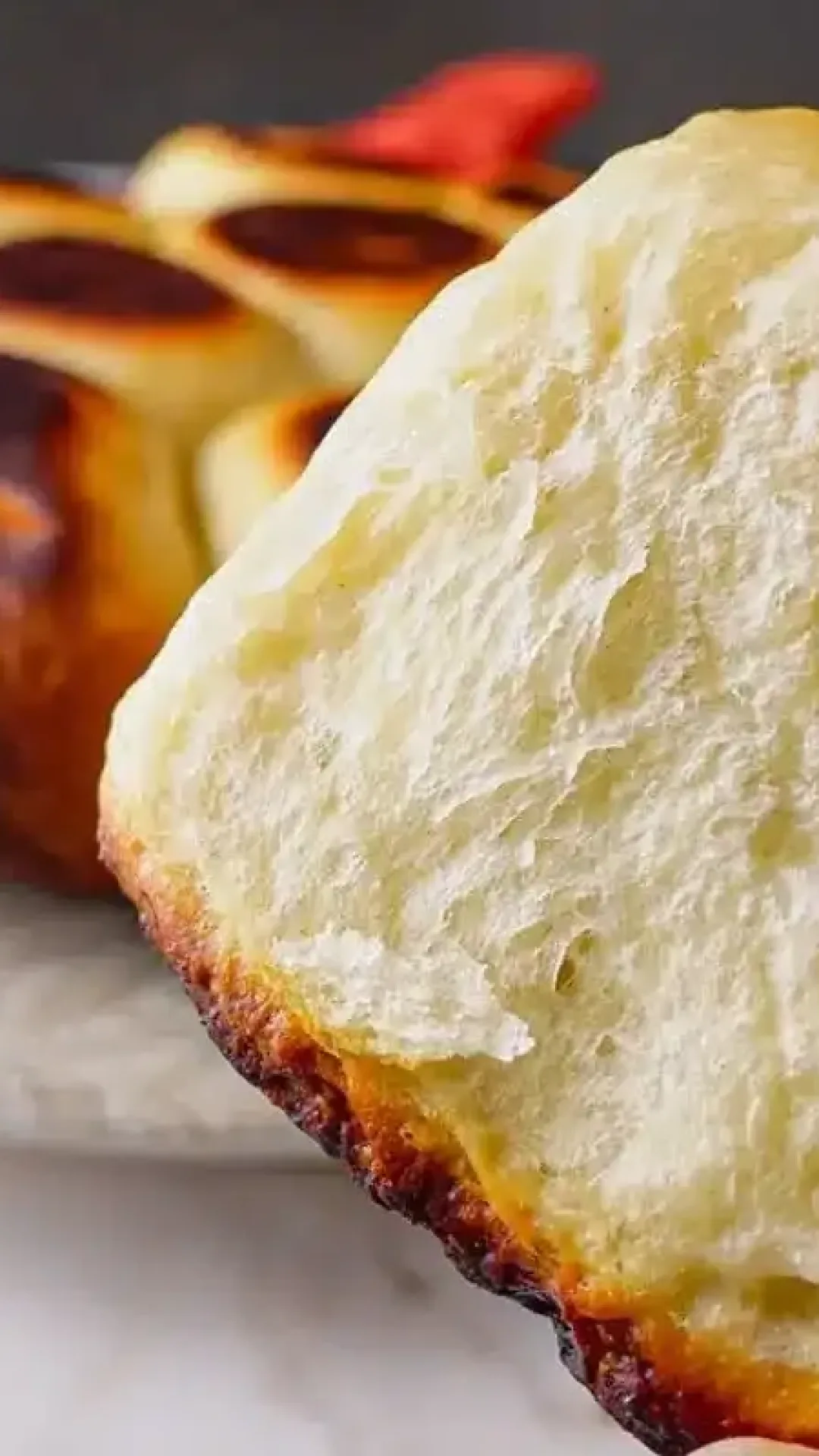 Pão caseiro de panela feito de forma rápida e sem forno, para você ter um pãozinho fofinho e quentinho