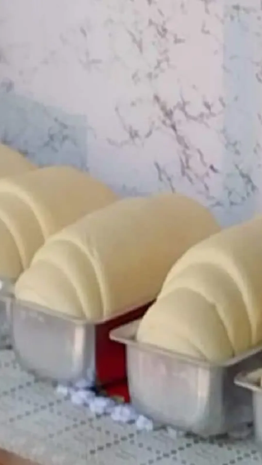 Pão caseiro fofinho delicioso e fácil de fazer para o seu fim de semana