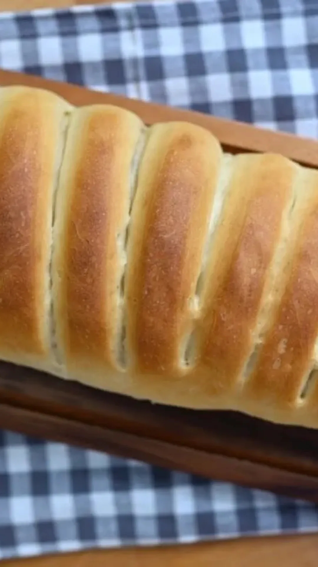 Pão caseiro fofinho e saboroso que você faz com facilidade e vai perfumar a sua cozinha