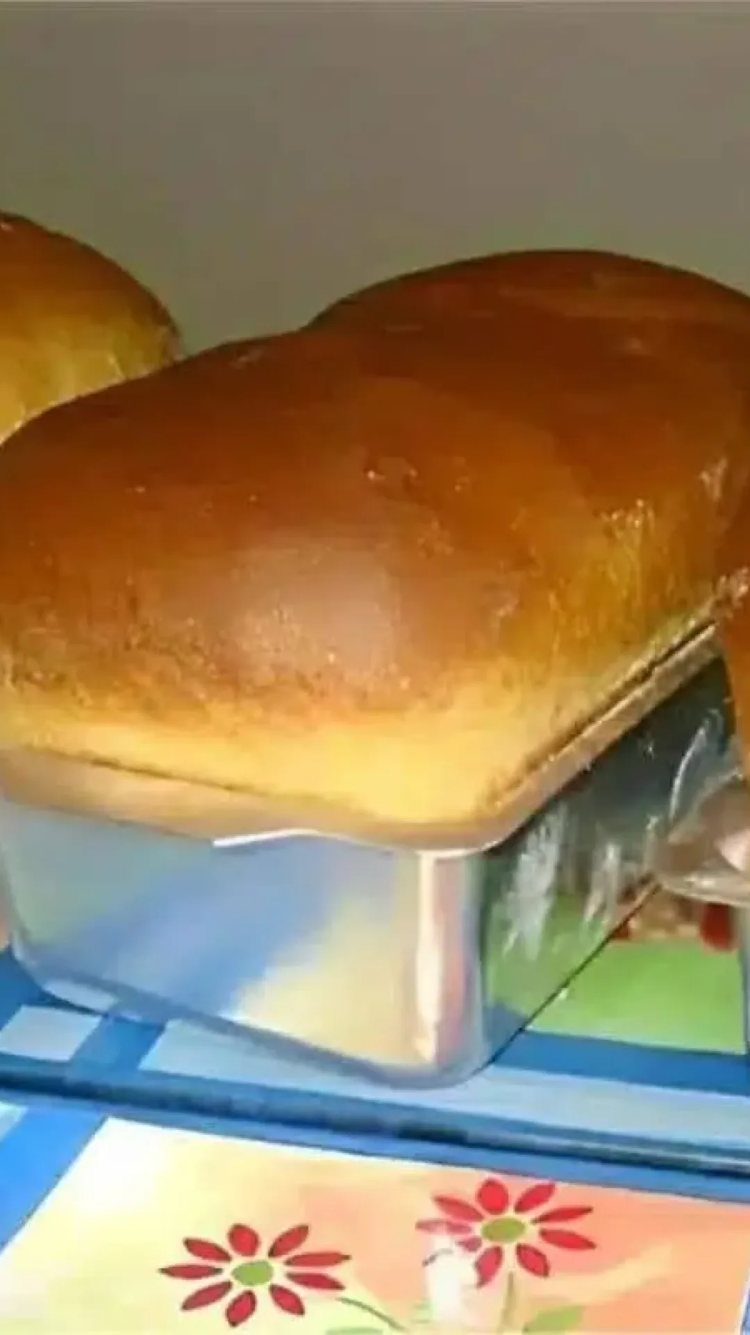 Pão caseiro que cresce até no frio para comer um café quentinho no lanche da tarde