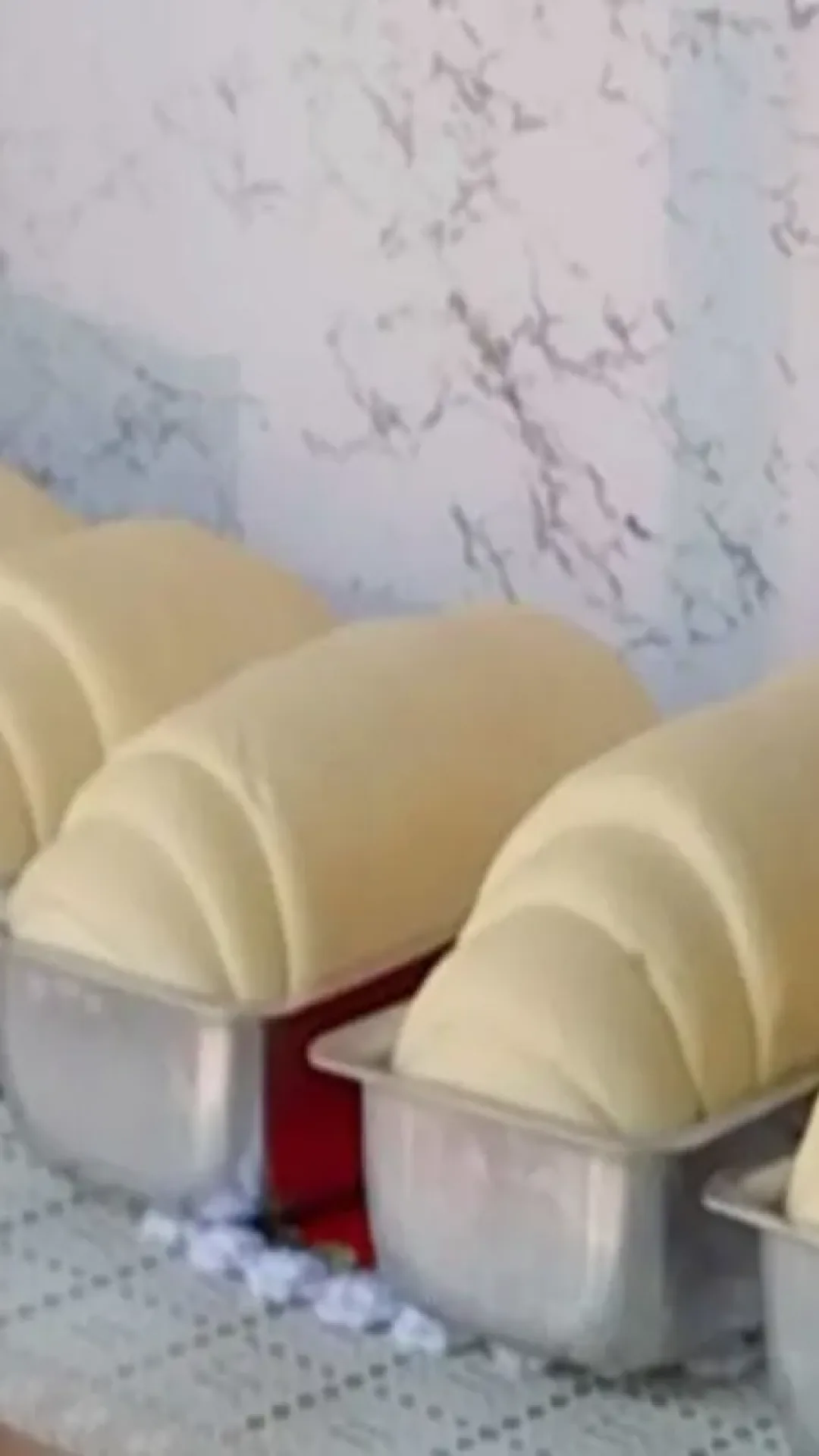 Pão caseiro que cresce bastante e fica uma delícia para seu café ou lanche da tarde