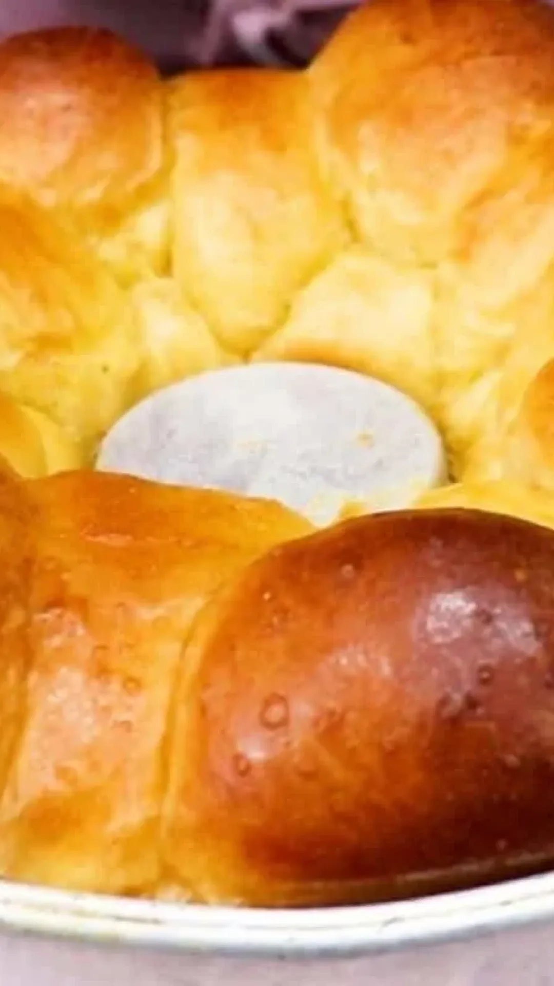 Pão caseiro que cresce bastante e parece um pedaço de algodão de tão macio