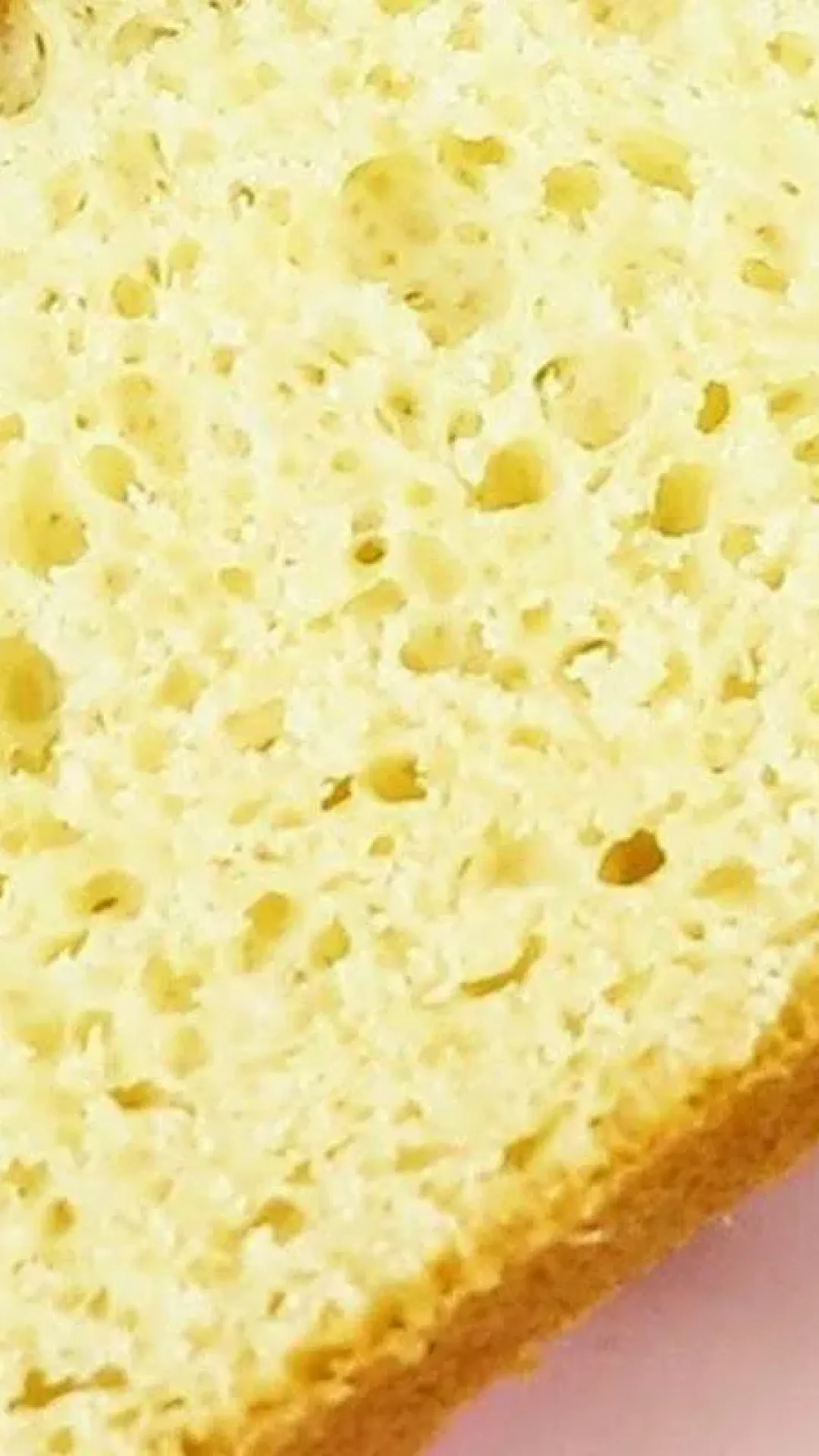 Pão caseiro sem sovar fica delicioso para comer quentinho com a manteiga derretendo