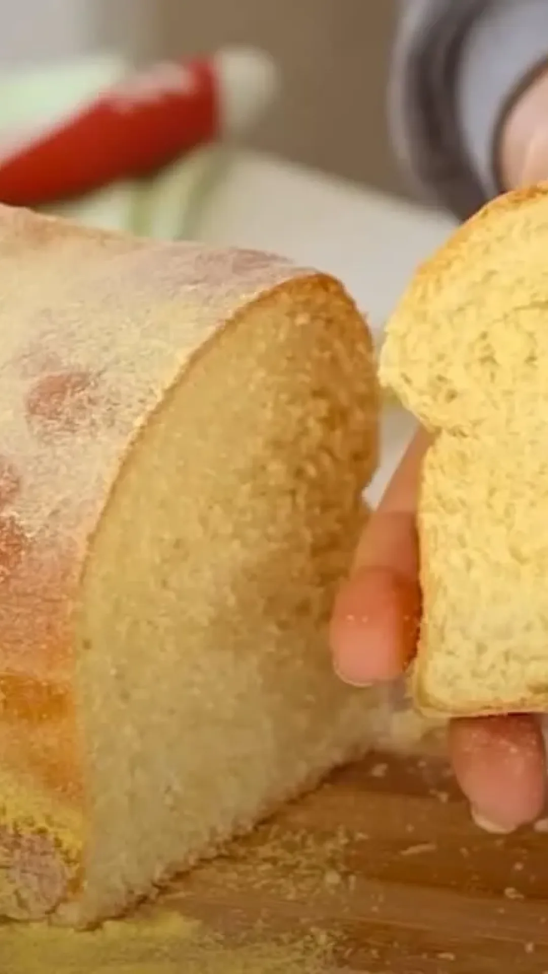 Pão colonial fofinho e delicioso que vai perfumar sua cozinha na hora do café