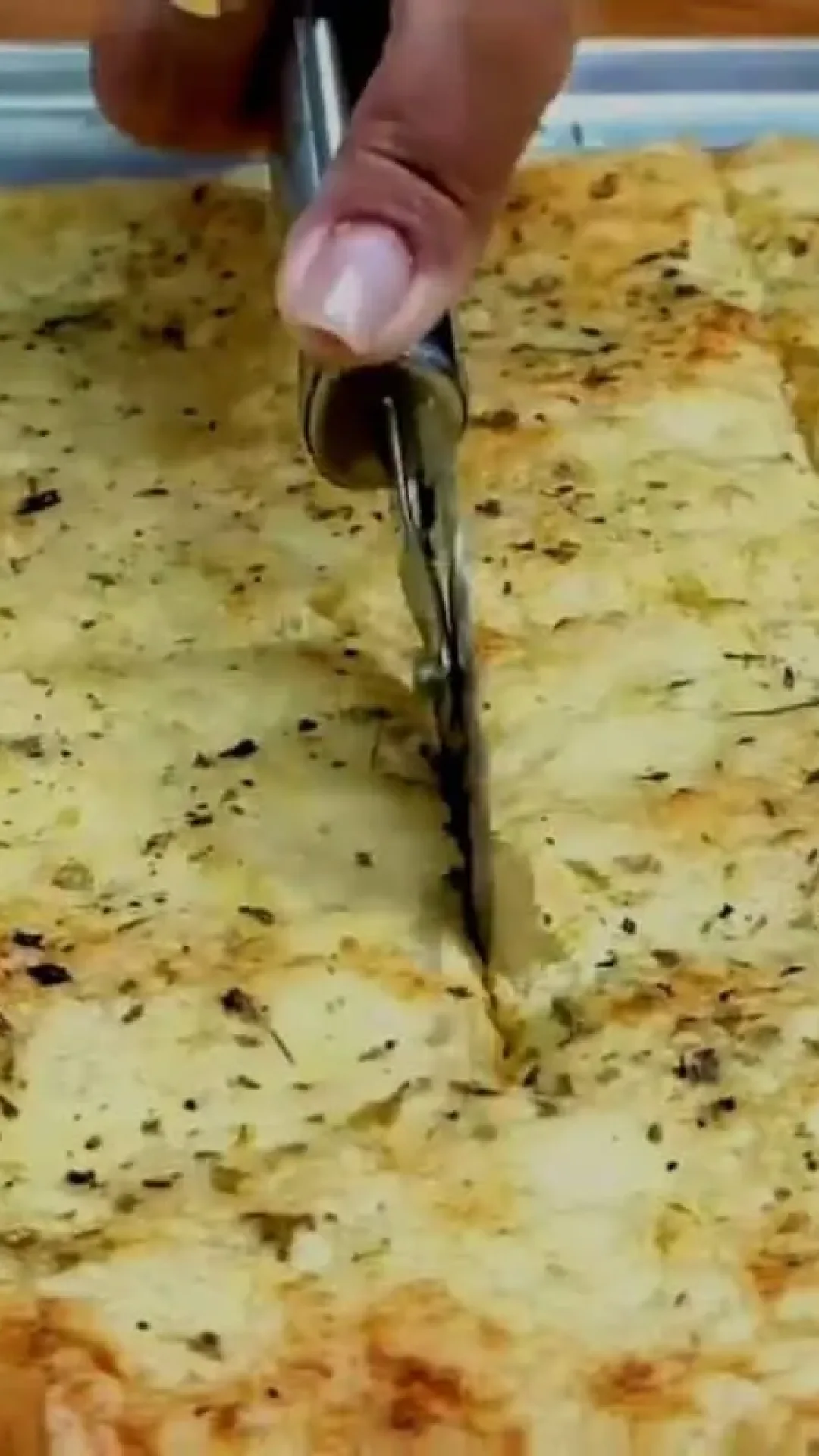 Pão de alho caseiro muito cremoso e irresistível, que fica pronto num piscar de olhos