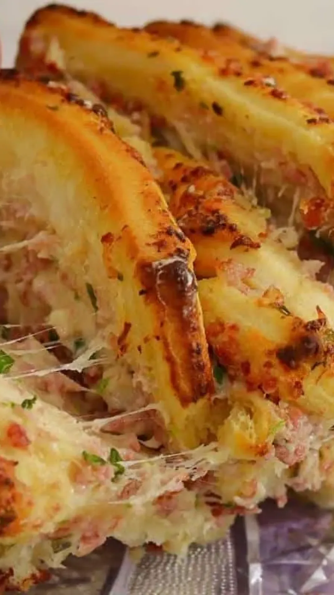 Pão de alho com linguiça: todo mundo vai adorar quando fizer no churrasco