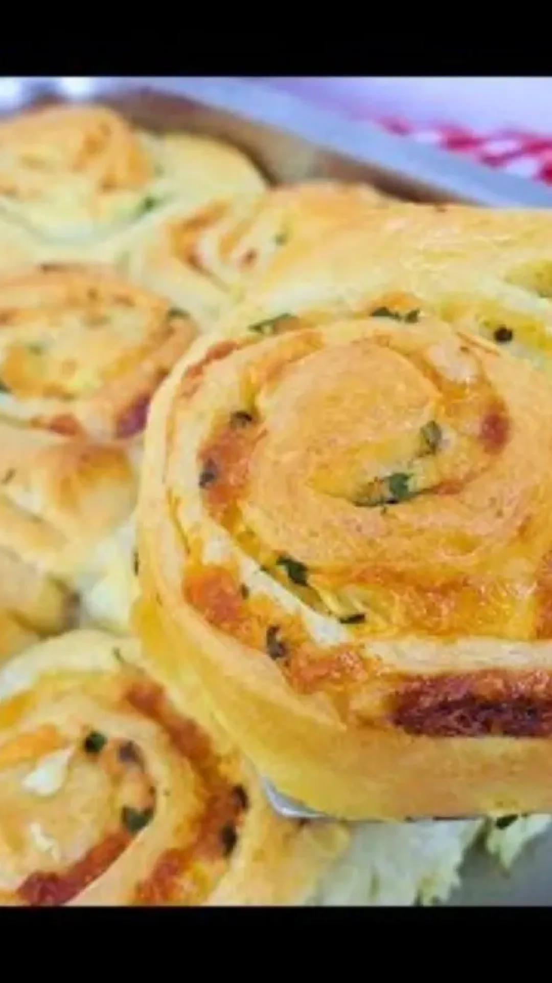 Pão de alho com queijo derretido e cremoso, para o seu churrasco ou para fazer no forno e arrasar
