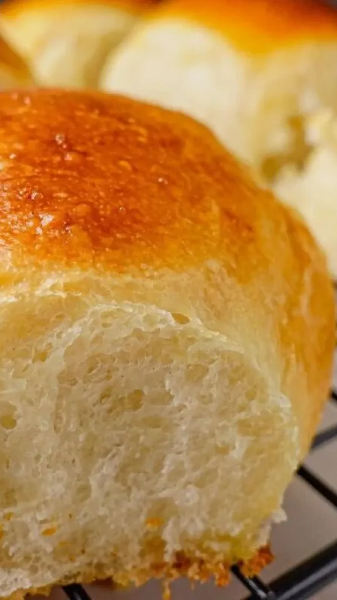 Pão de batata caseiro muito macio e fofinho, com  um passo a passo simples, que a família vai amar