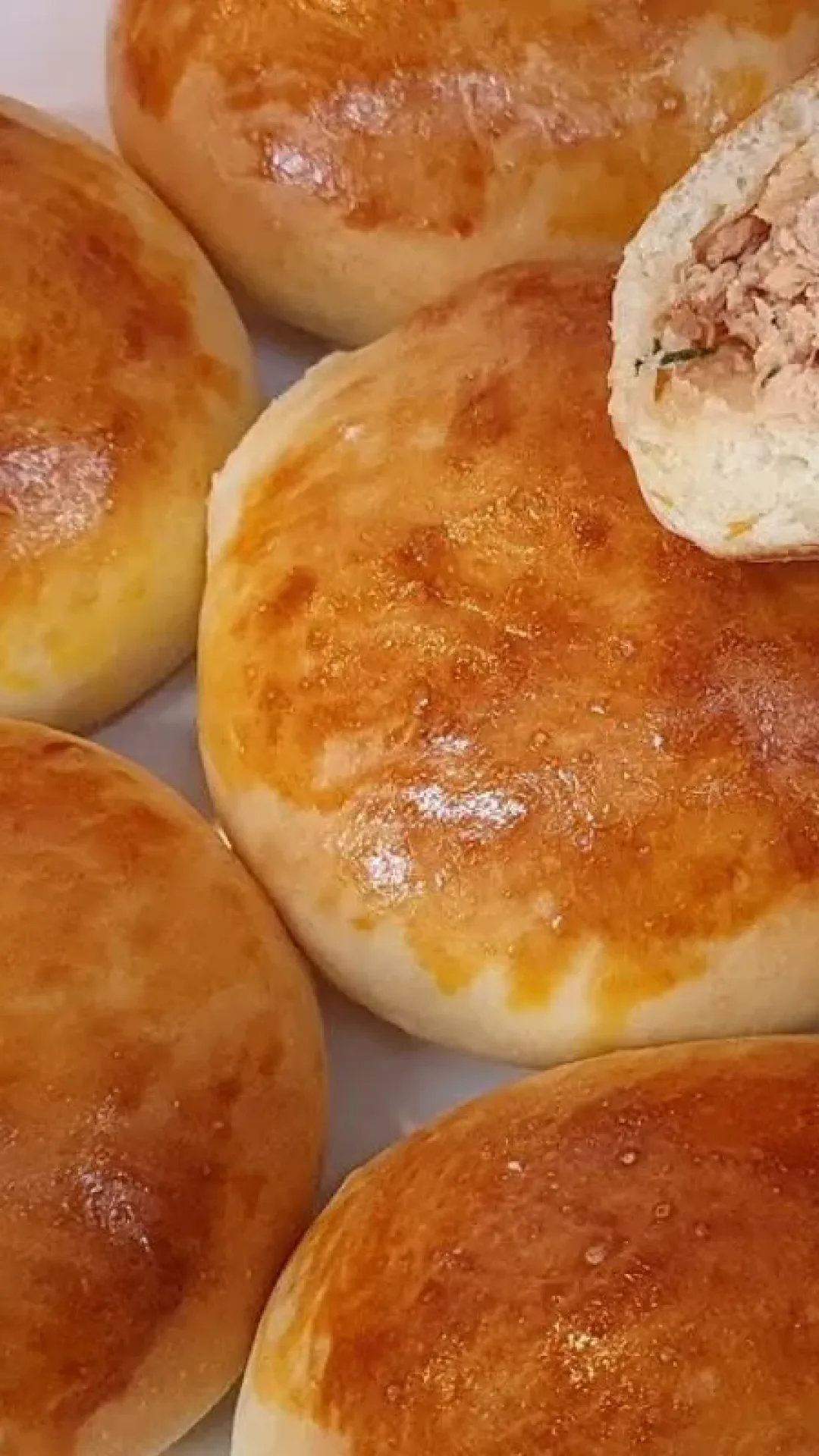 Pão de batata recheado com frango super macio e delicioso para o lanche ou jantar